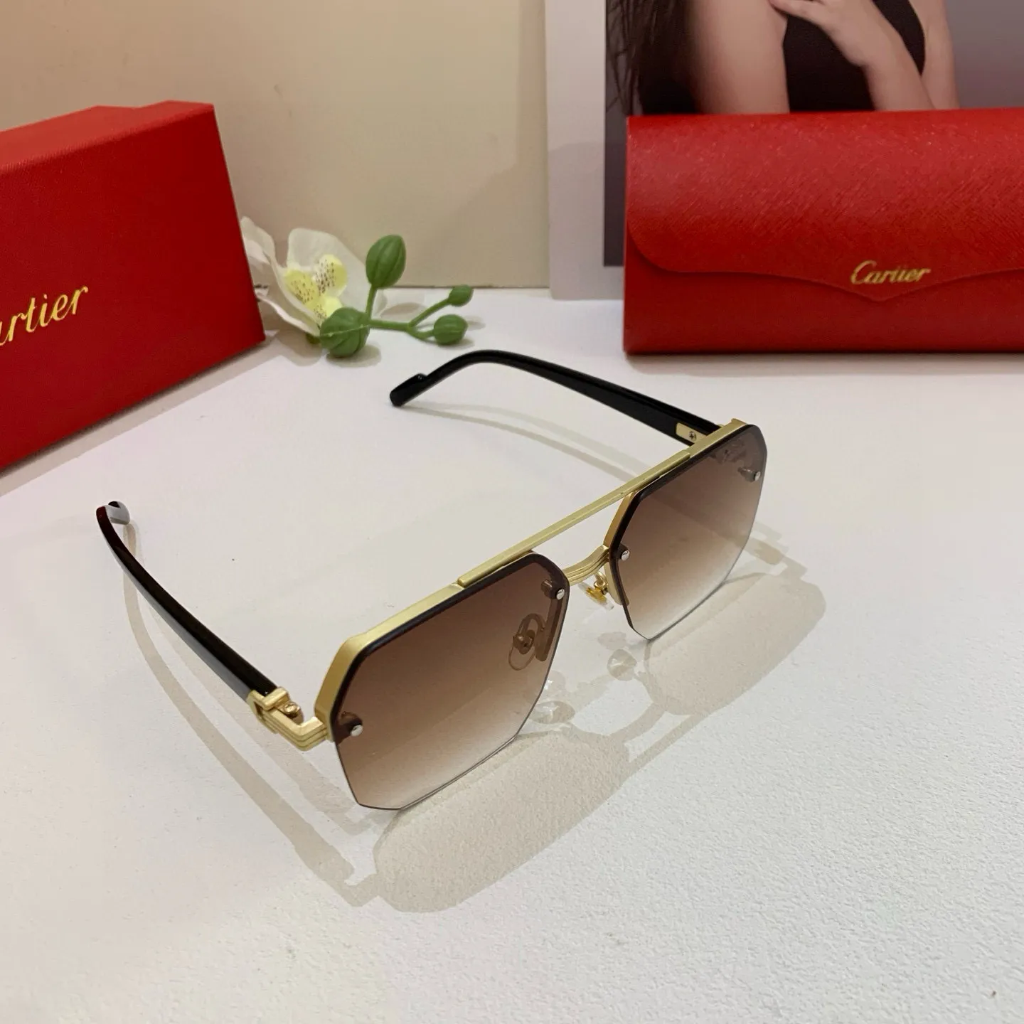 カルティエ新作黒アークサングラス