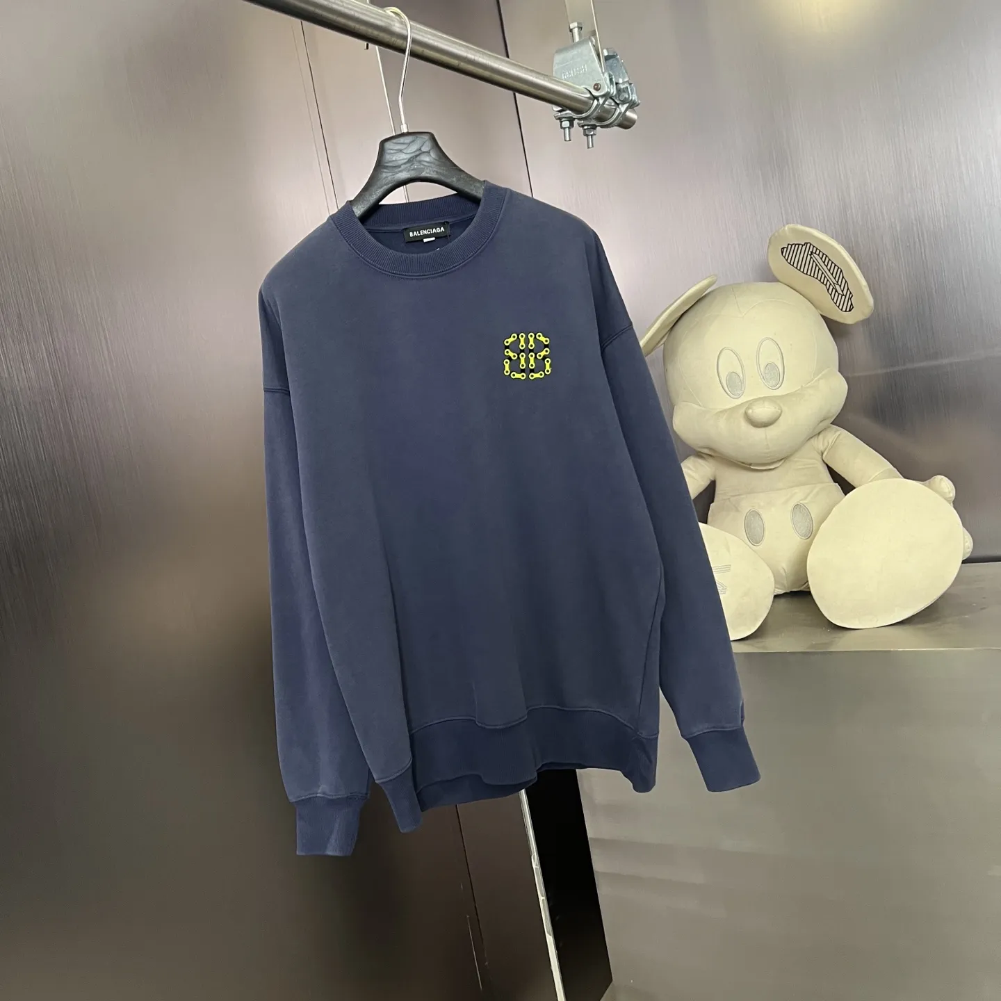 BALENCIAGA 暗夜黒 復古風スウェットシャツ - 画像 (3)