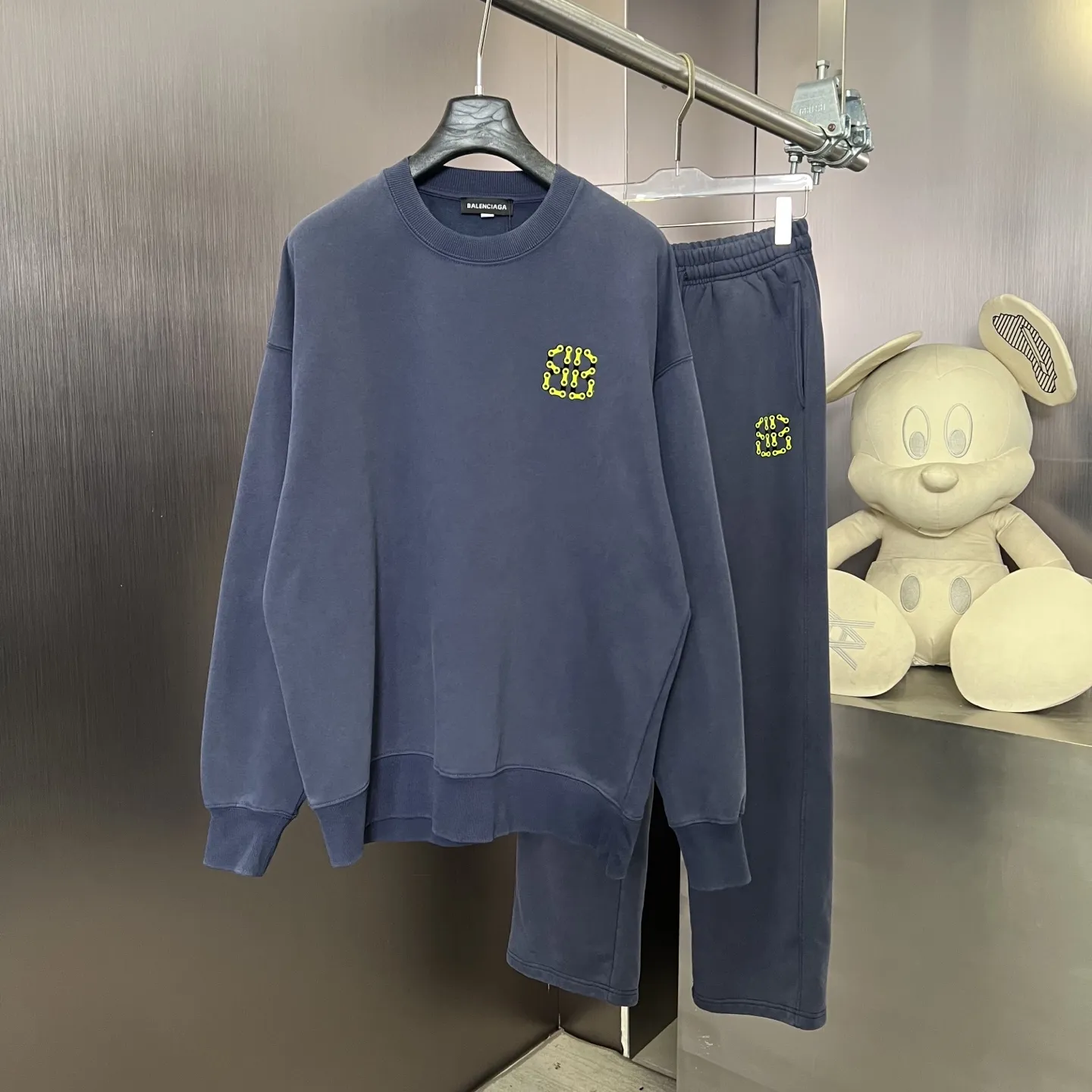 BALENCIAGA 暗夜黒 復古風スウェットシャツ - 画像 (9)