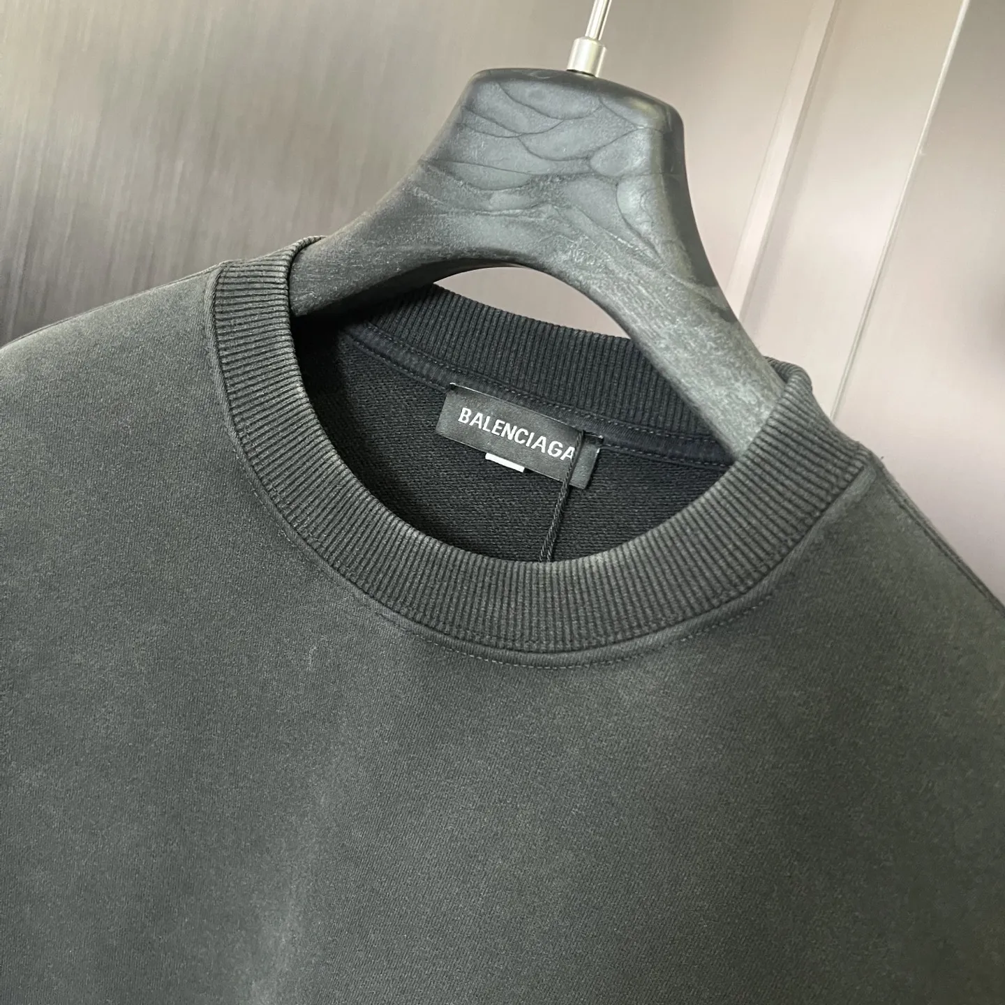 BALENCIAGA 暗夜黒 復古スタイル 丸首スウェット - 画像 (4)