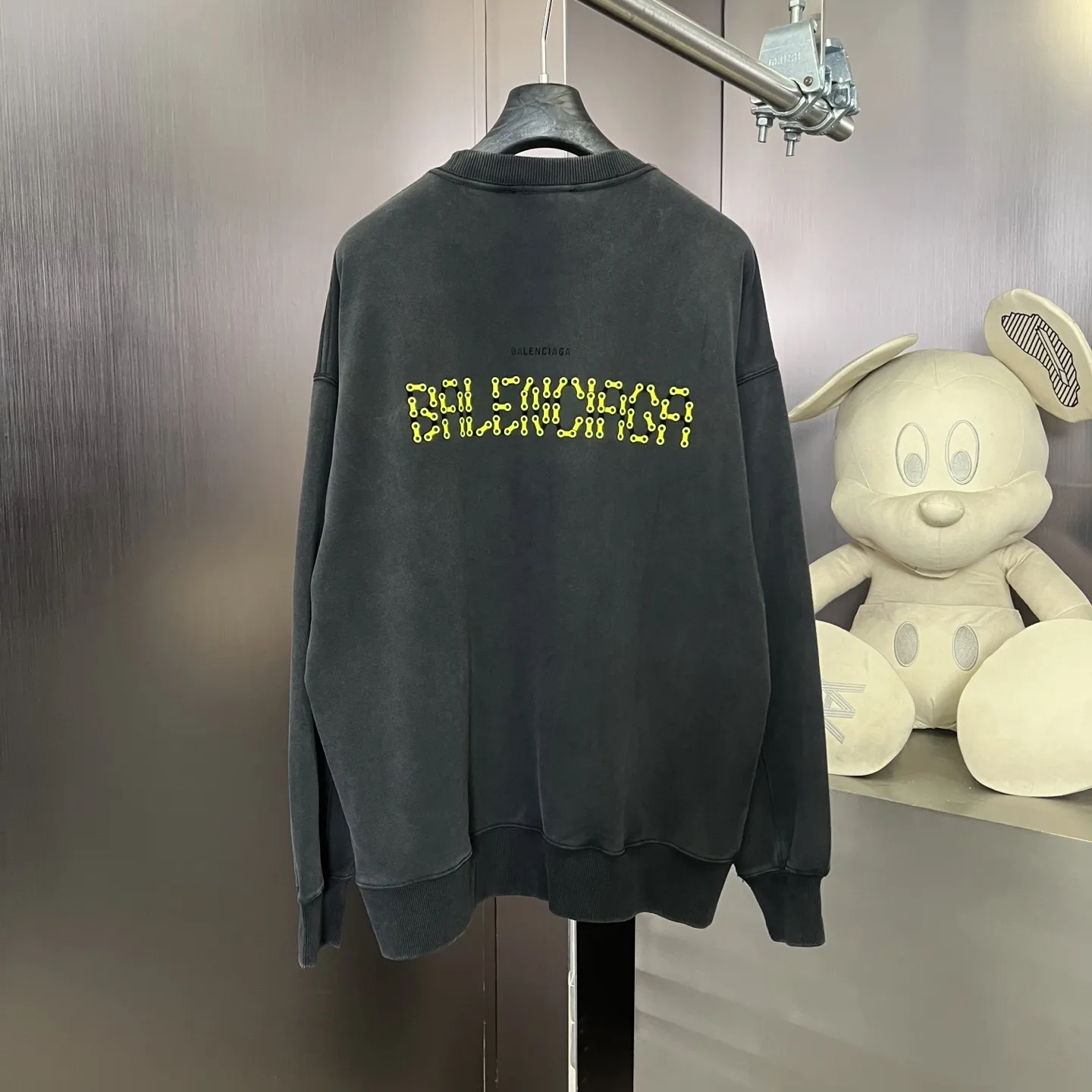 BALENCIAGA 暗夜黒 復古スタイル 丸首スウェット - 画像 (6)