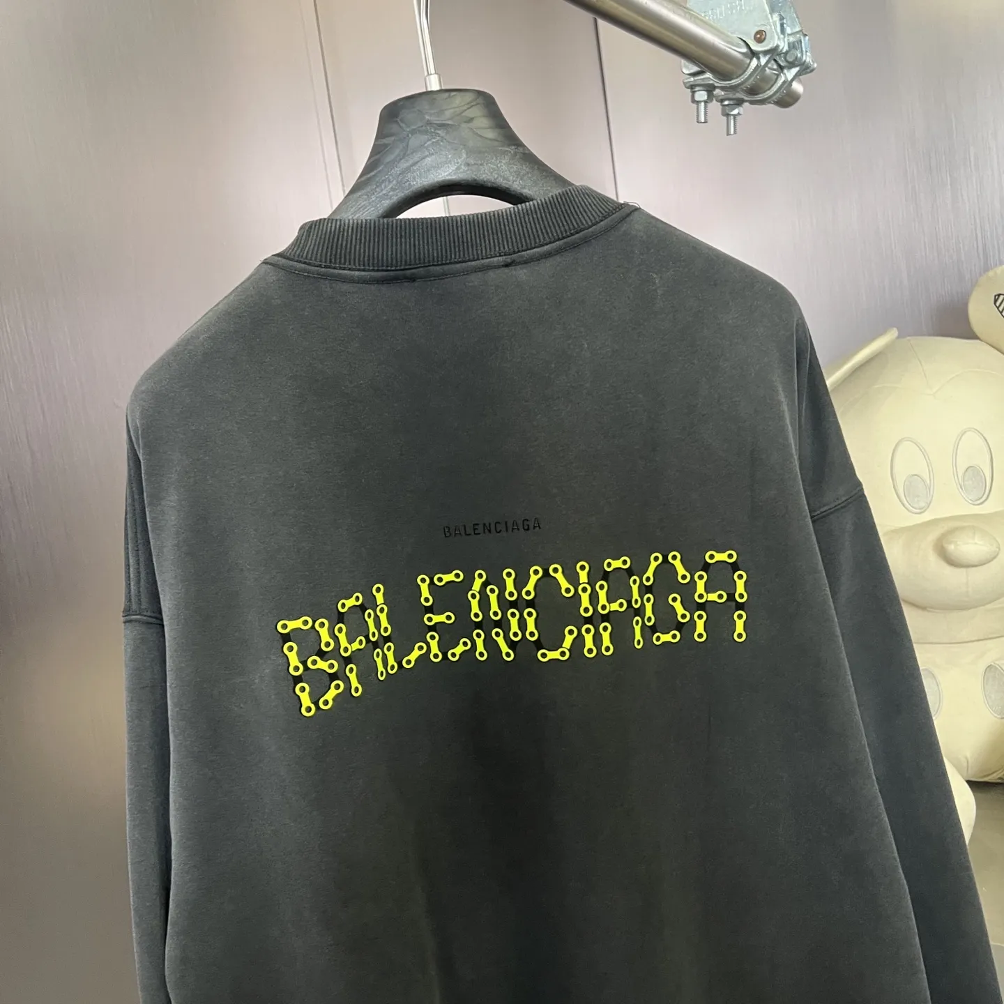 BALENCIAGA 暗夜黒 復古スタイル 丸首スウェット - 画像 (7)