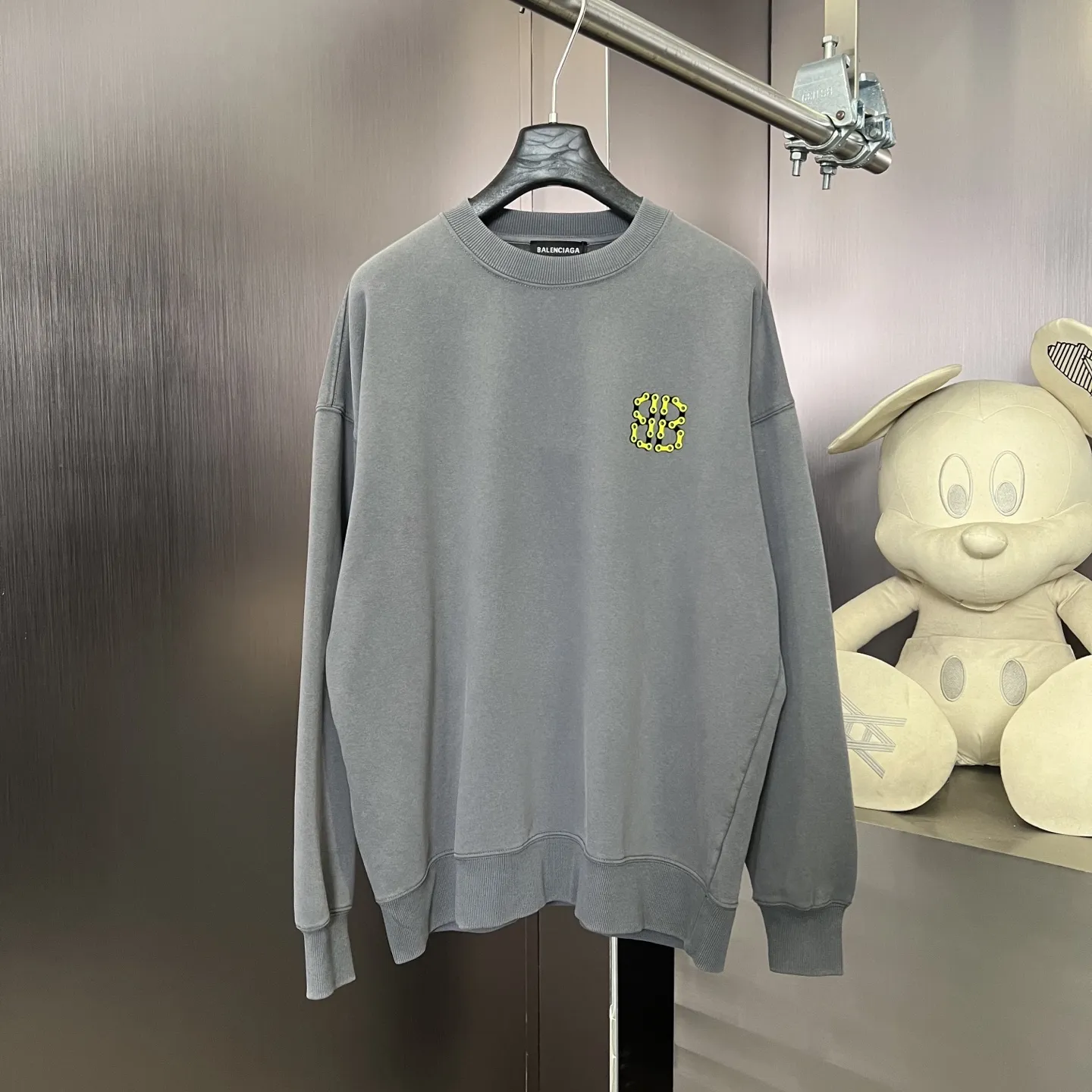 BALENCIAGA 暗夜黒 復古スタイル クルーネックスウェット