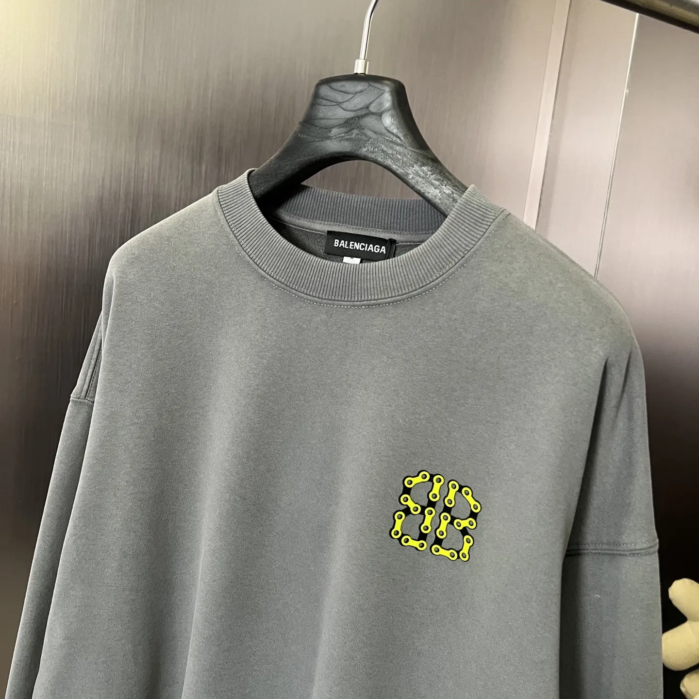 BALENCIAGA 暗夜黒 復古スタイル クルーネックスウェット - 画像 (4)