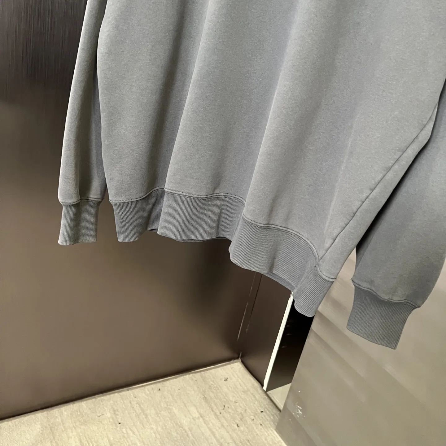 BALENCIAGA 暗夜黒 復古スタイル クルーネックスウェット - 画像 (6)