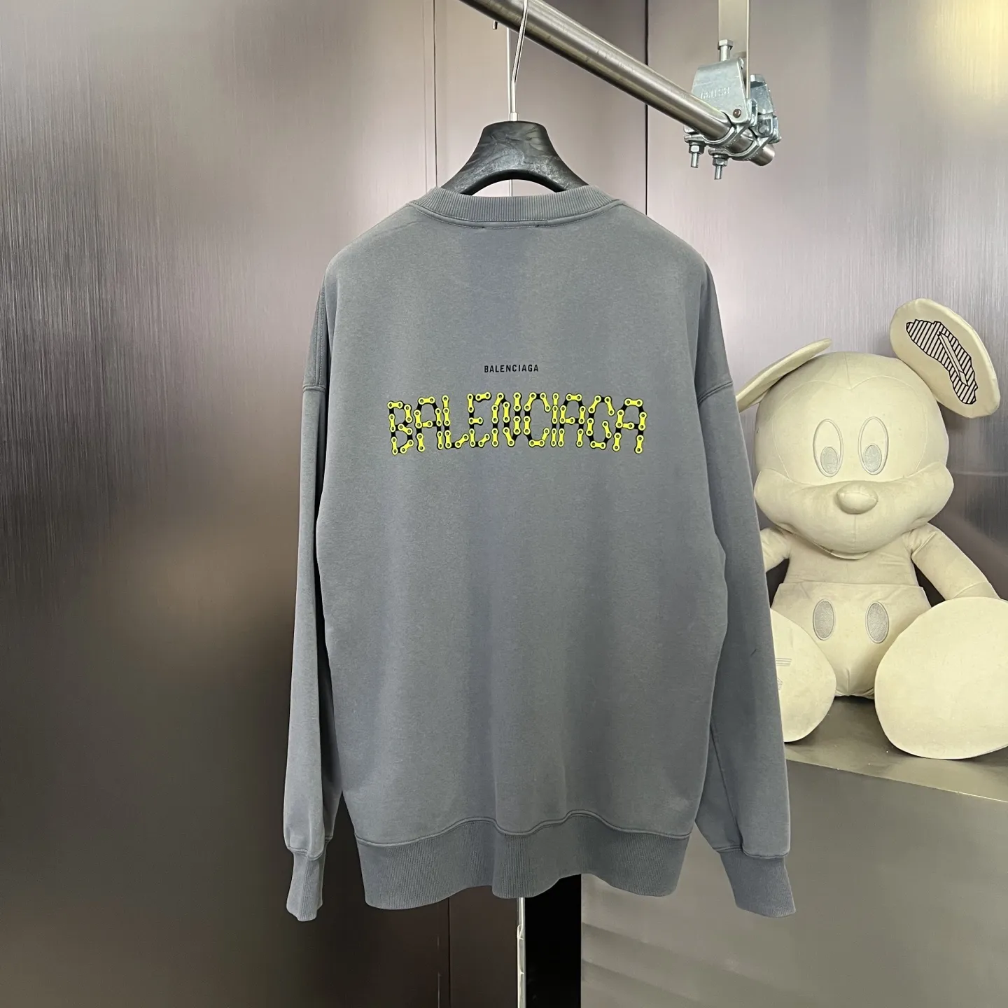 BALENCIAGA 暗夜黒 復古スタイル クルーネックスウェット - 画像 (7)