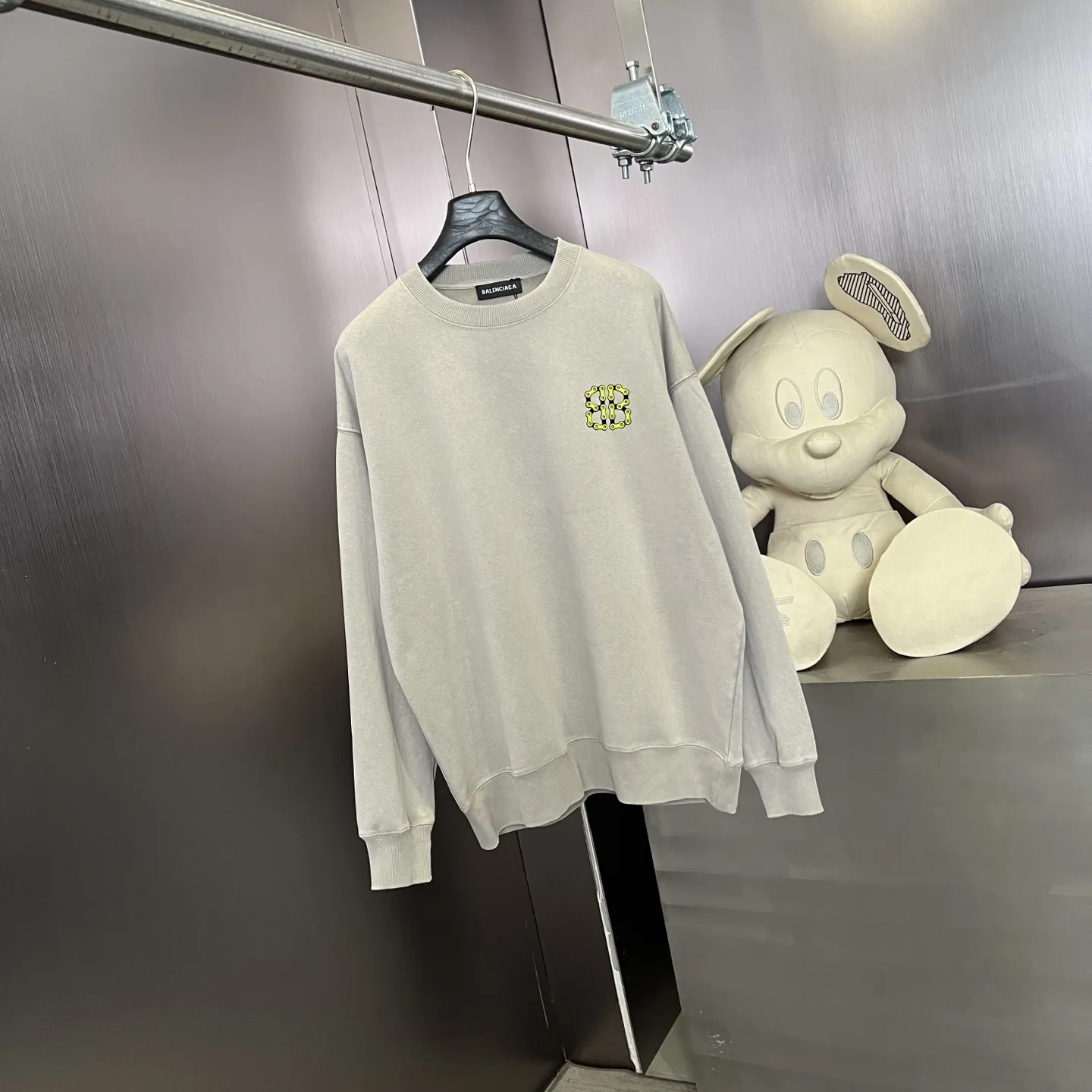 BALENCIAGA 暗夜黒 復古深灰 丸首スウェット - 画像 (3)