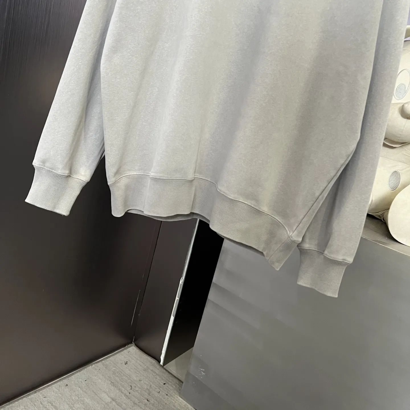 BALENCIAGA 暗夜黒 復古深灰 丸首スウェット - 画像 (6)