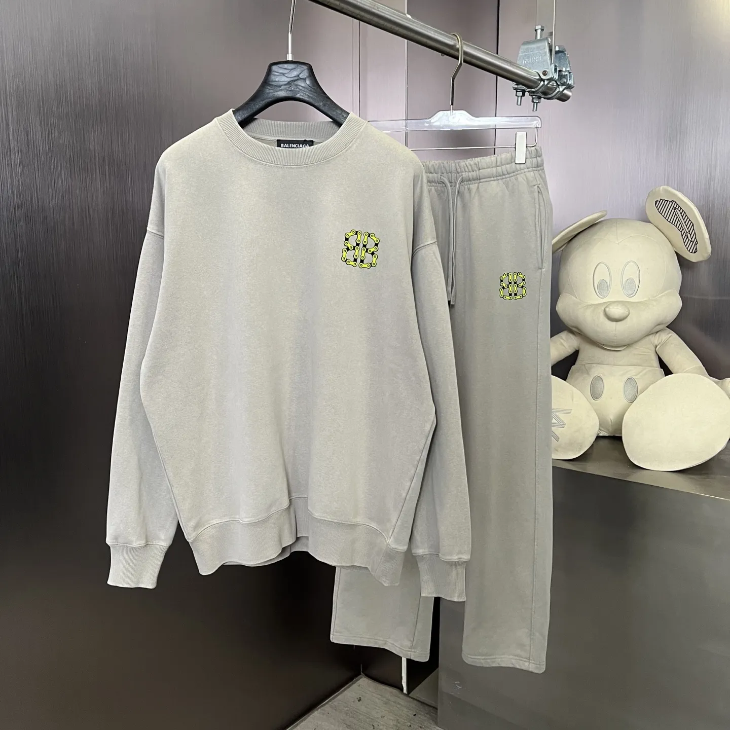 BALENCIAGA 暗夜黒 復古深灰 丸首スウェット - 画像 (9)