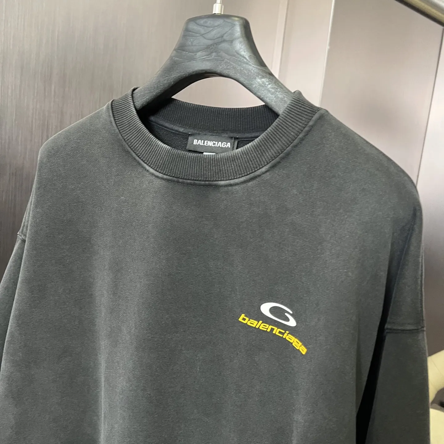 BALENCIAGA 暗夜黒 復古風ロゴスウェット - 画像 (3)