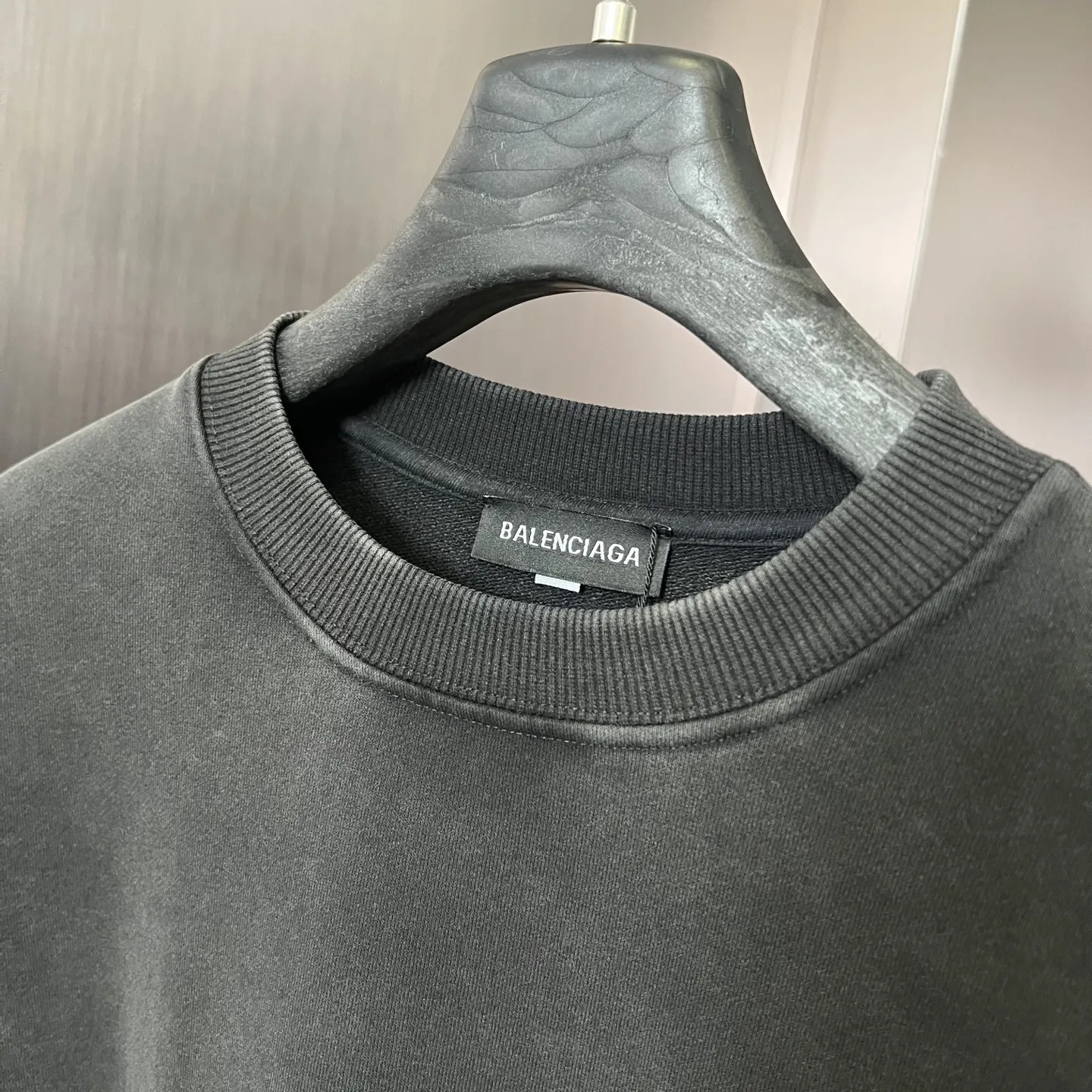 BALENCIAGA 暗夜黒 復古風ロゴスウェット - 画像 (4)