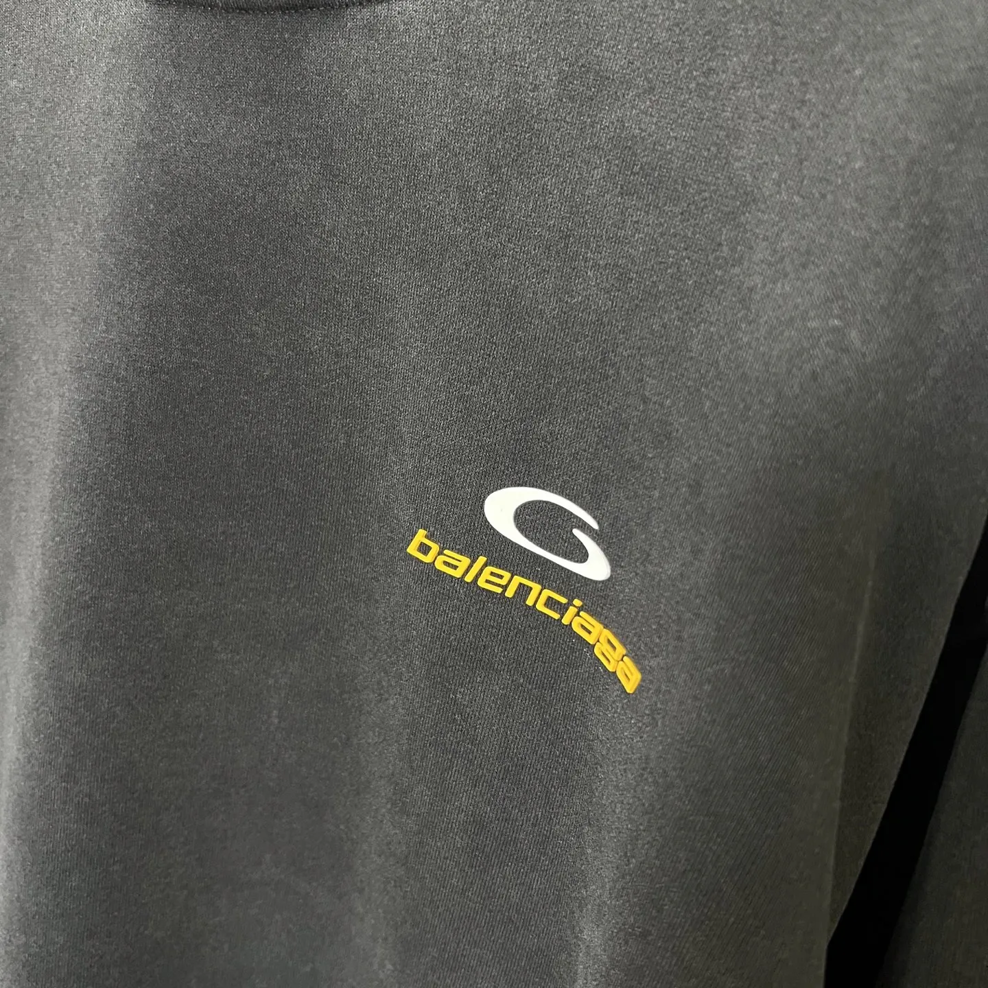 BALENCIAGA 暗夜黒 復古風ロゴスウェット - 画像 (5)