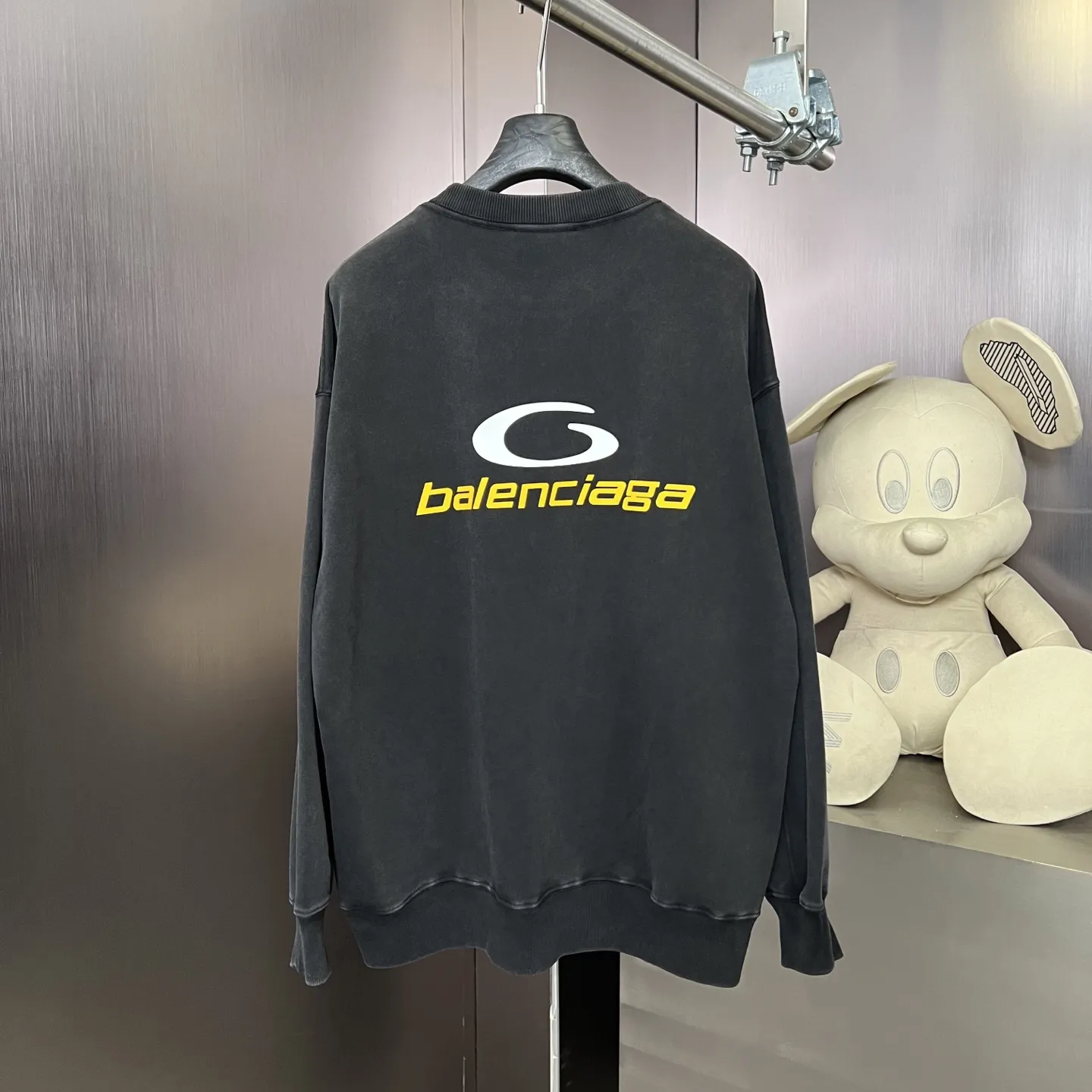 BALENCIAGA 暗夜黒 復古風ロゴスウェット - 画像 (7)