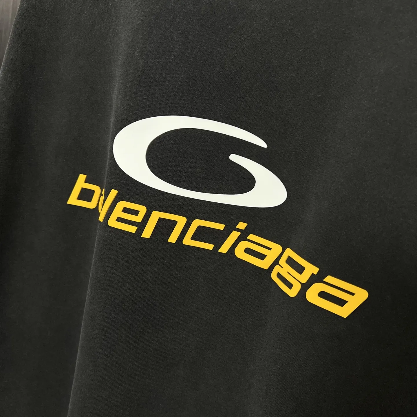 BALENCIAGA 暗夜黒 復古風ロゴスウェット - 画像 (8)