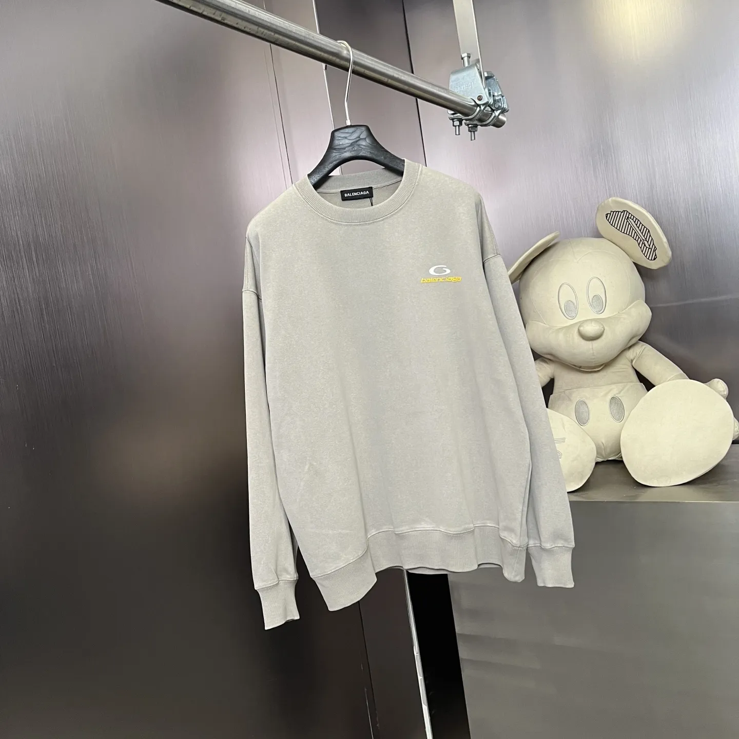 BALENCIAGA 暗夜黒 レトロスタイルスウェット - 画像 (3)