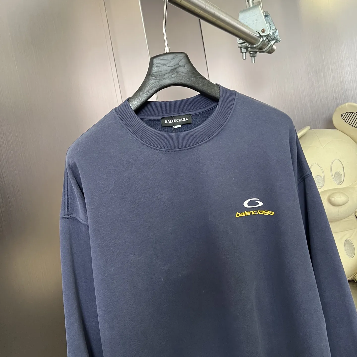 BALENCIAGA 暗夜黒 復古風 丸首スウェット - 画像 (4)