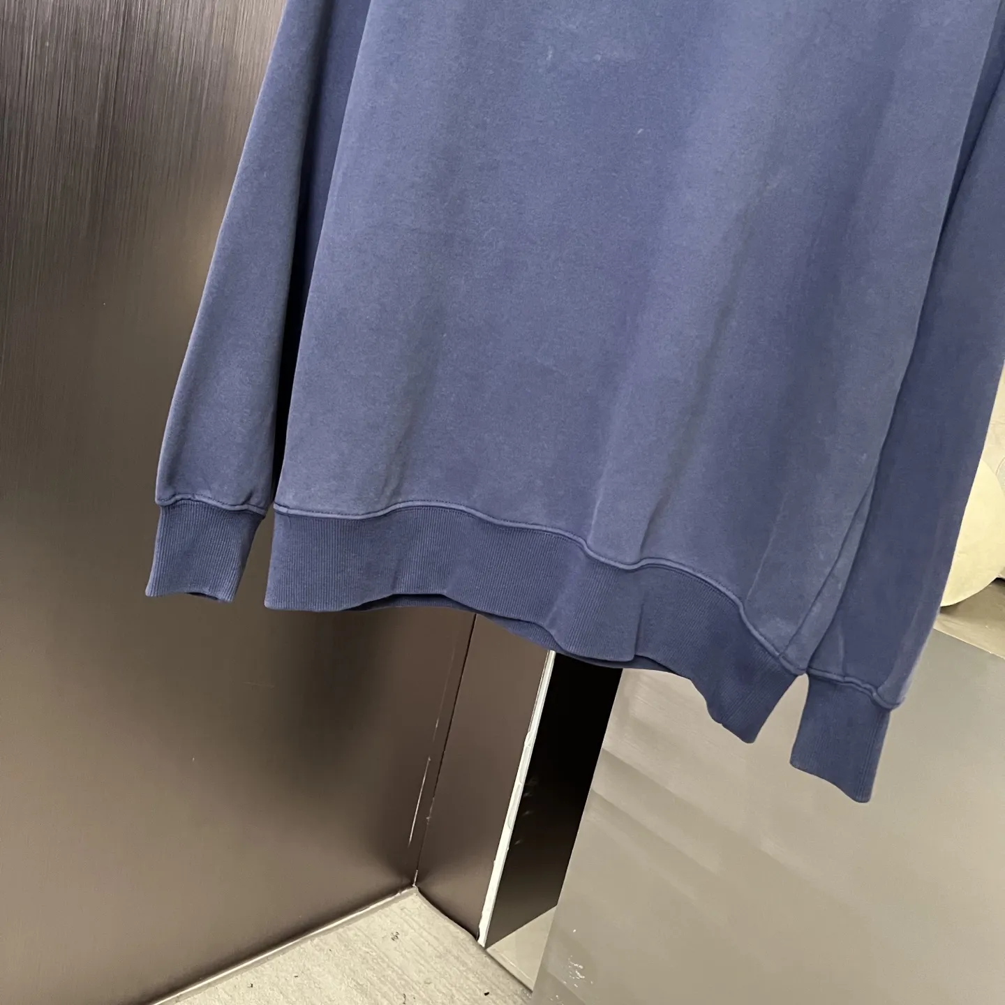 BALENCIAGA 暗夜黒 復古風 丸首スウェット - 画像 (6)