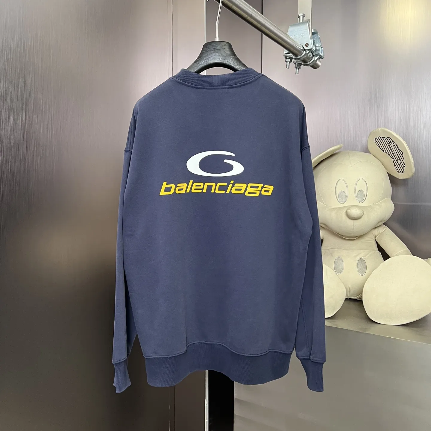 BALENCIAGA 暗夜黒 復古風 丸首スウェット - 画像 (7)