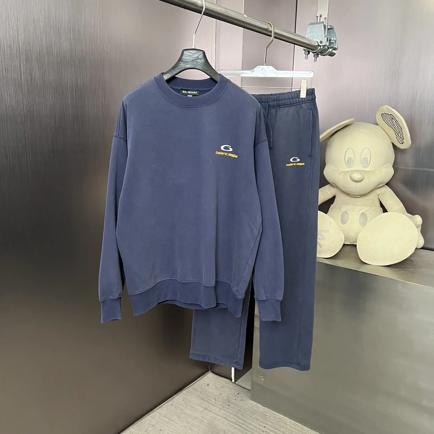 BALENCIAGA 暗夜黒 復古風 丸首スウェット - 画像 (9)