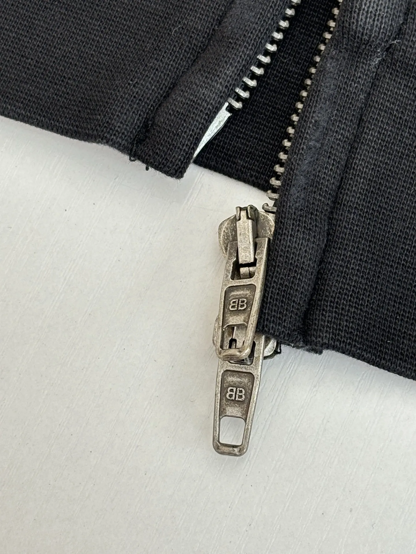 Balenciaga 黒逆Vバースト文字サウンド楽フーディ - 画像 (9)