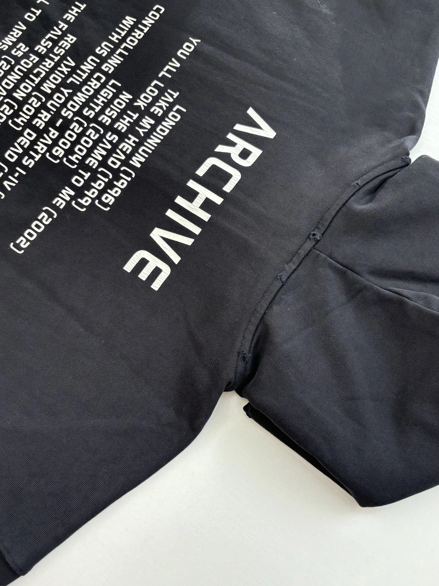 Balenciaga 黒逆Vバースト文字サウンド楽フーディ - 画像 (10)