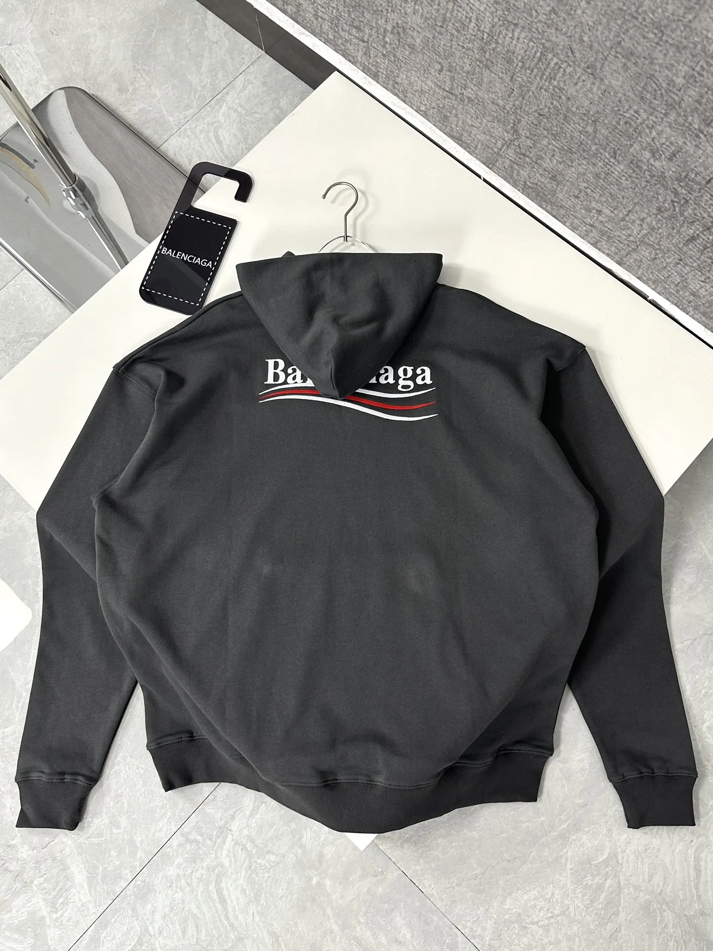 Balenciaga 2025春のブラックコークレタールーズスウェットシャツ - 画像 (5)