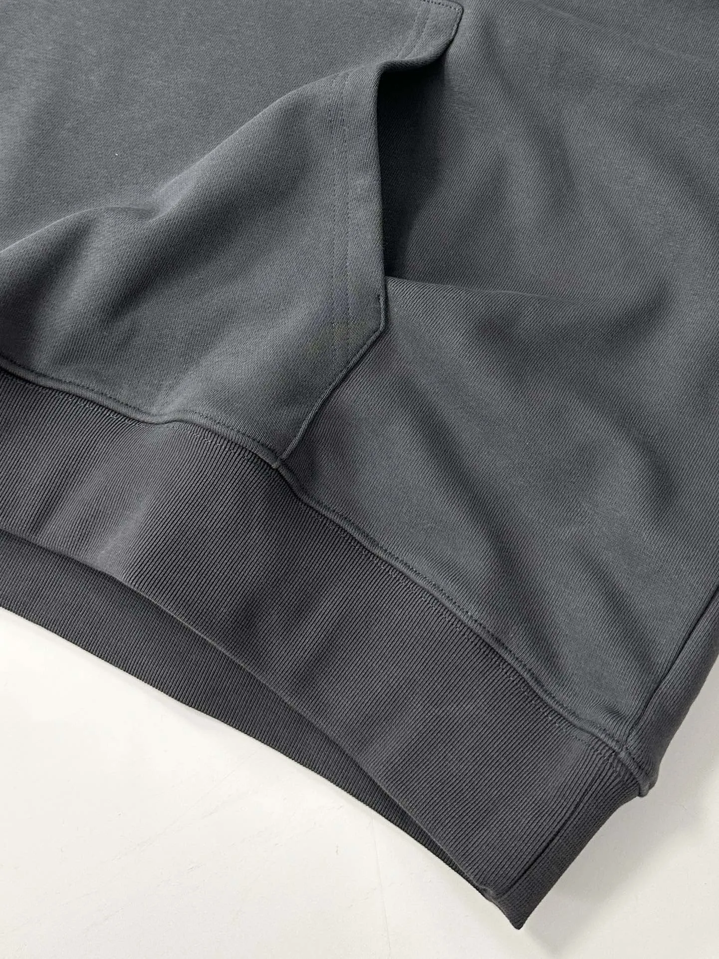 Balenciaga 2025春のブラックコークレタールーズスウェットシャツ - 画像 (8)