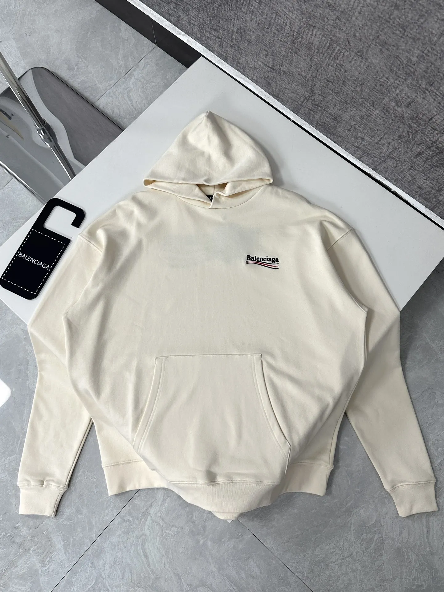 Balenciaga 2025春のオフホワイトのゆったりフード付きスウェットシャツ - 画像 (4)