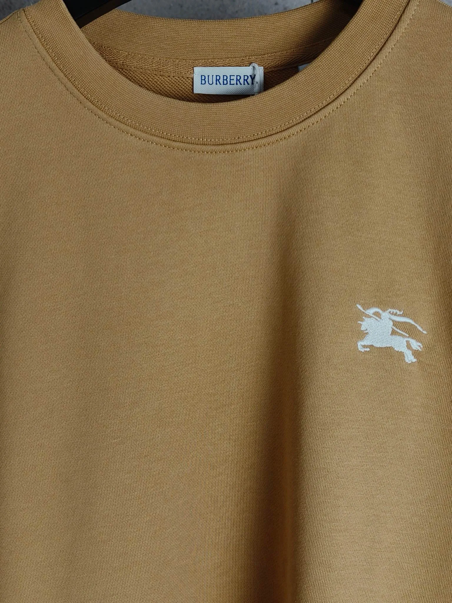 バーバリーブラックレ Label 刺繍カーキ色スウェット - 画像 (4)