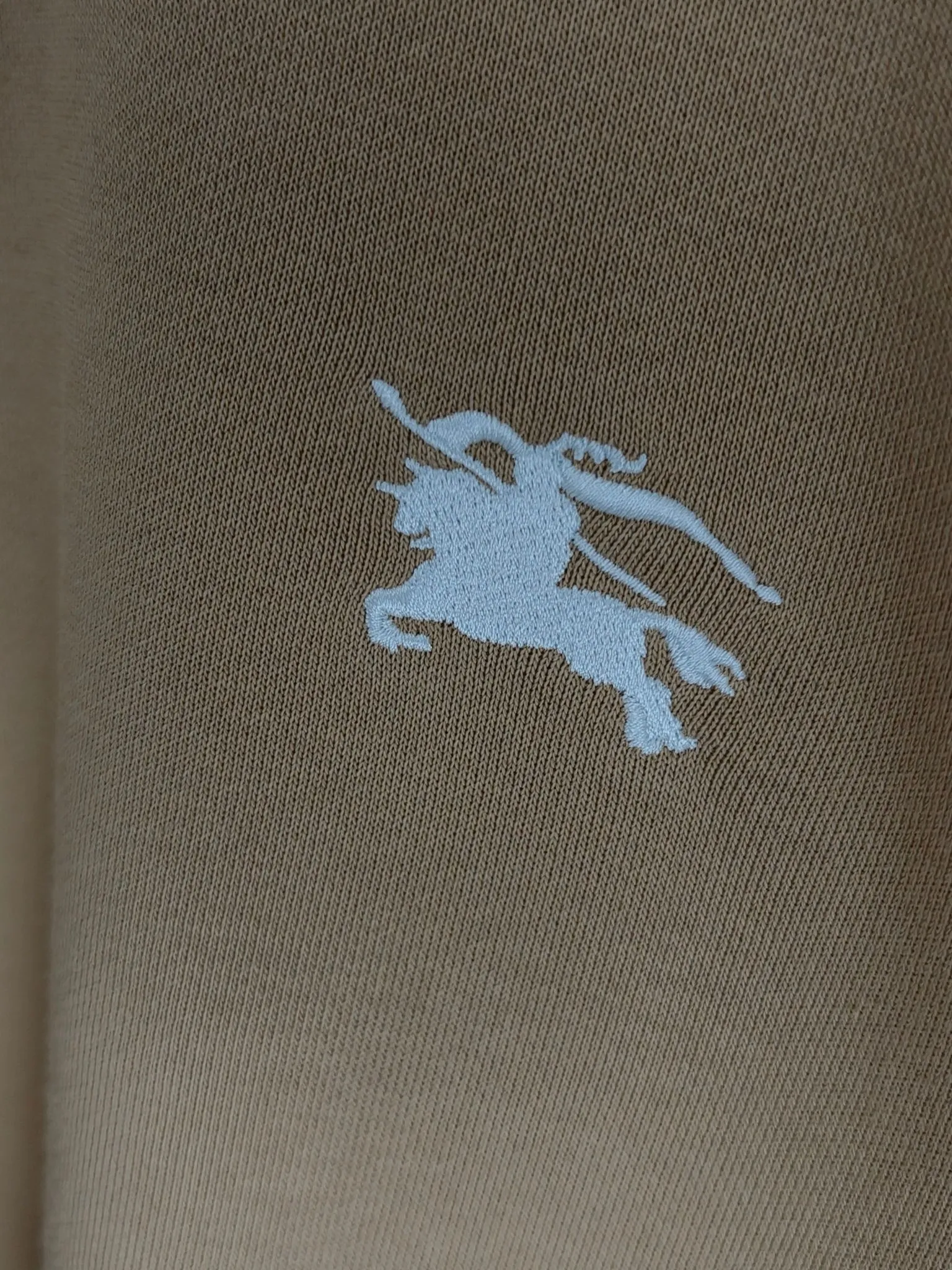 バーバリーブラックレ Label 刺繍カーキ色スウェット - 画像 (5)