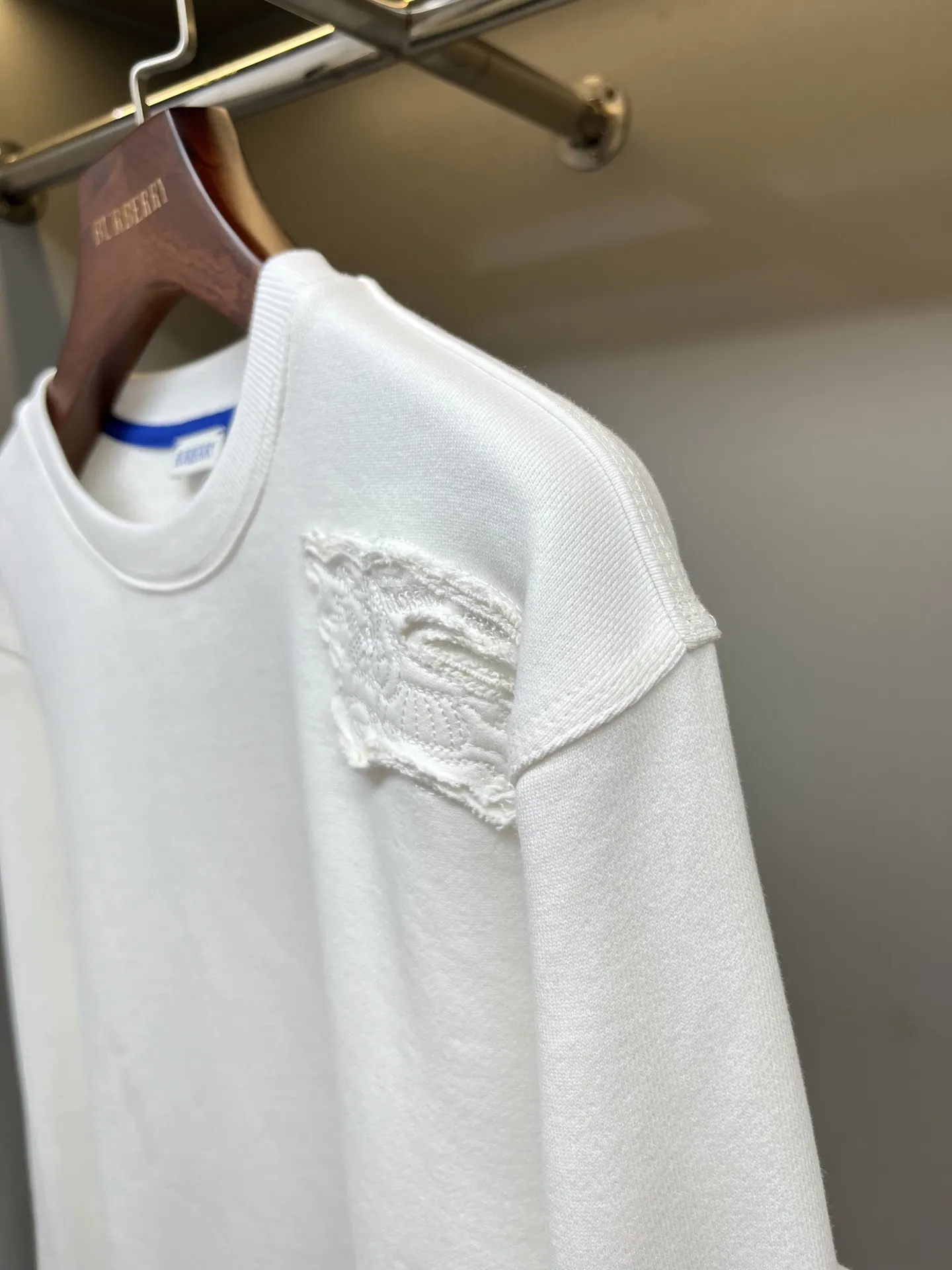 Burberry ホワイト クラシックロゴ 男女兼用スウェット - 画像 (5)