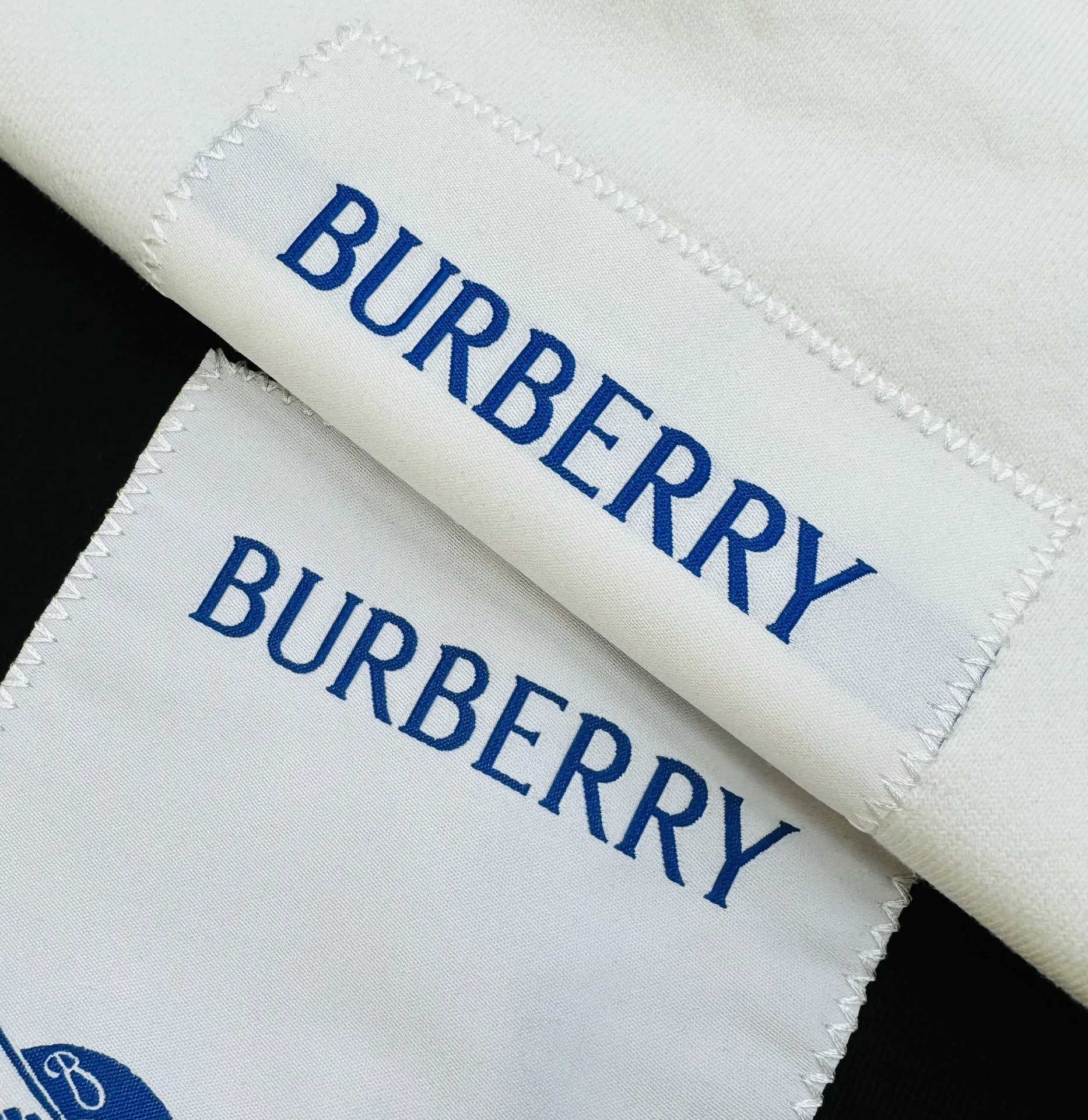 Burberry ブラック クラシックパッチ ユニセックススウェット - 画像 (7)