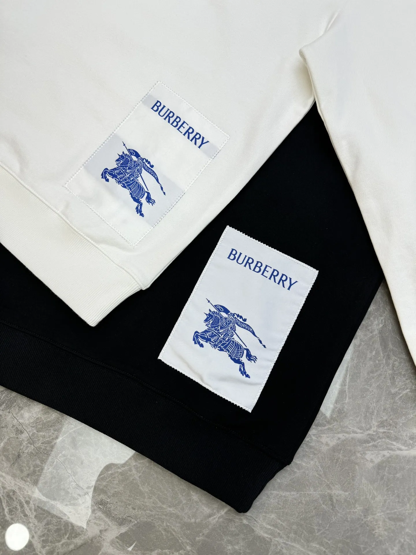 Burberry ブラック クラシックパッチ ユニセックススウェット - 画像 (8)