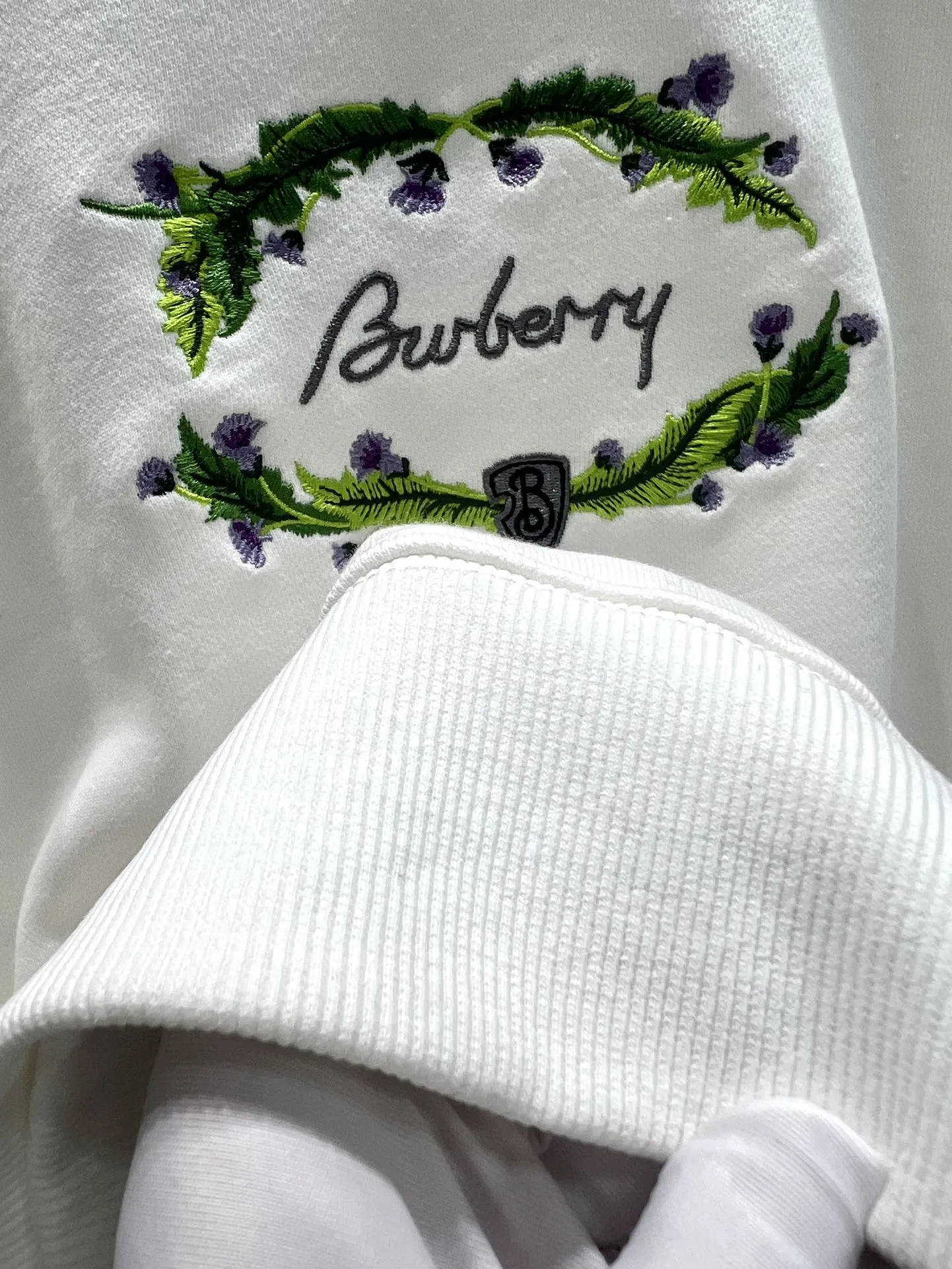 Burberry 白 手書き刺繍 クラシックスウェット - 画像 (6)