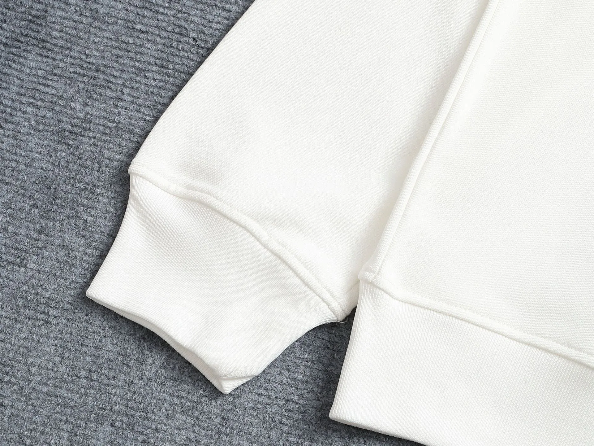 BURBERRY 420g 丸首スウェット 白 スタイル - 画像 (6)