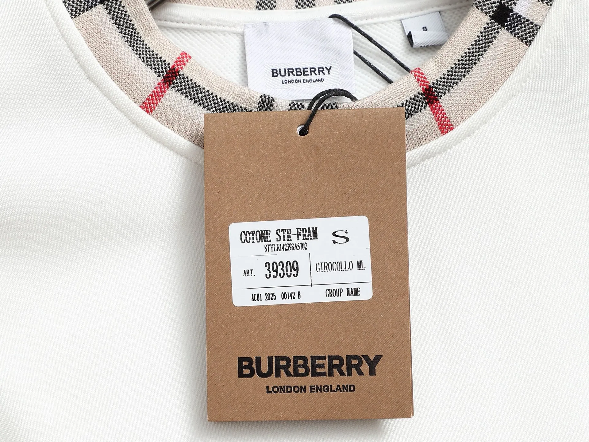 BURBERRY 420g 丸首スウェット 白 スタイル - 画像 (8)