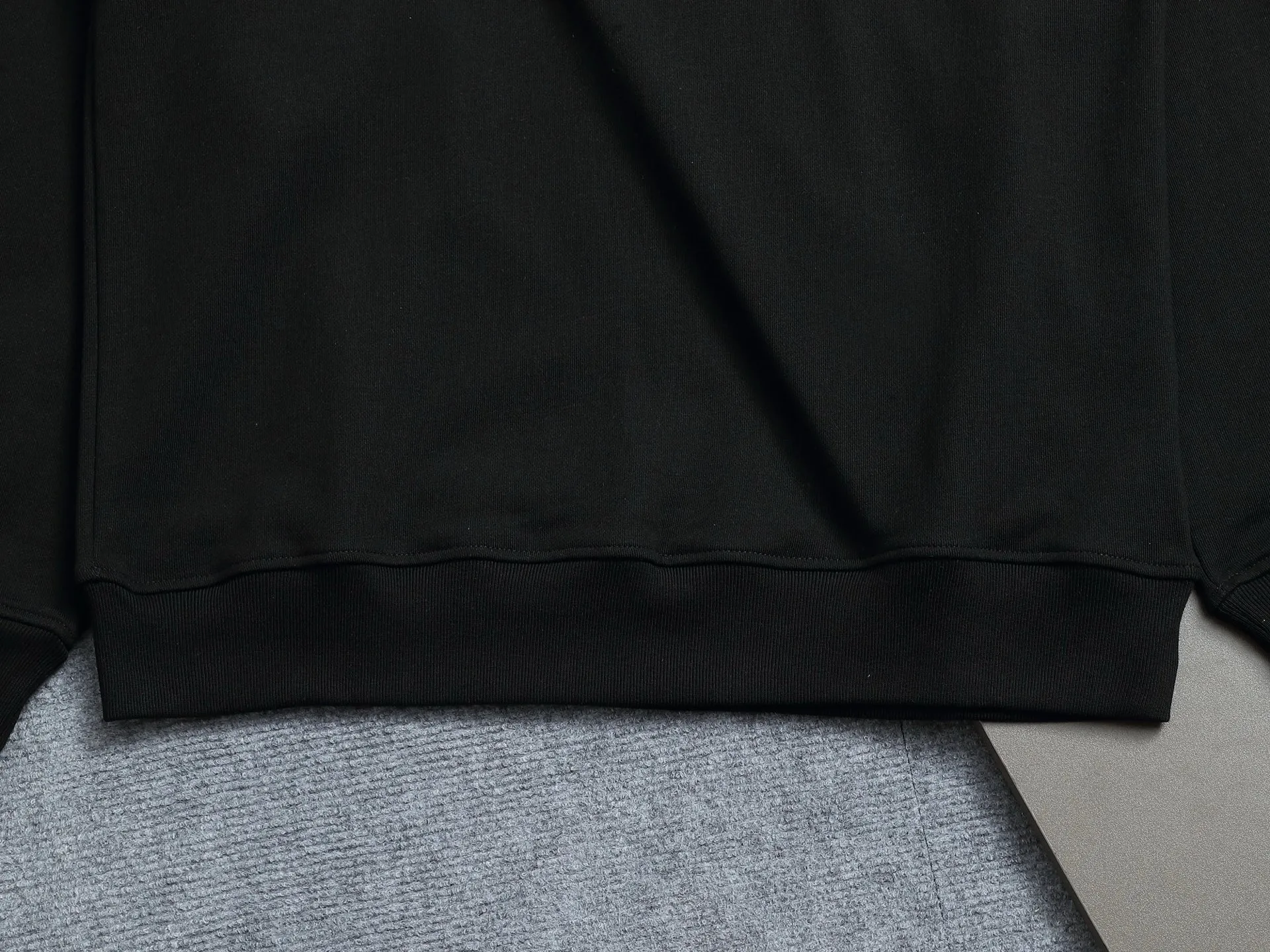 BURBERRY 420g 黒 丸首スウェットシャツ - 画像 (5)