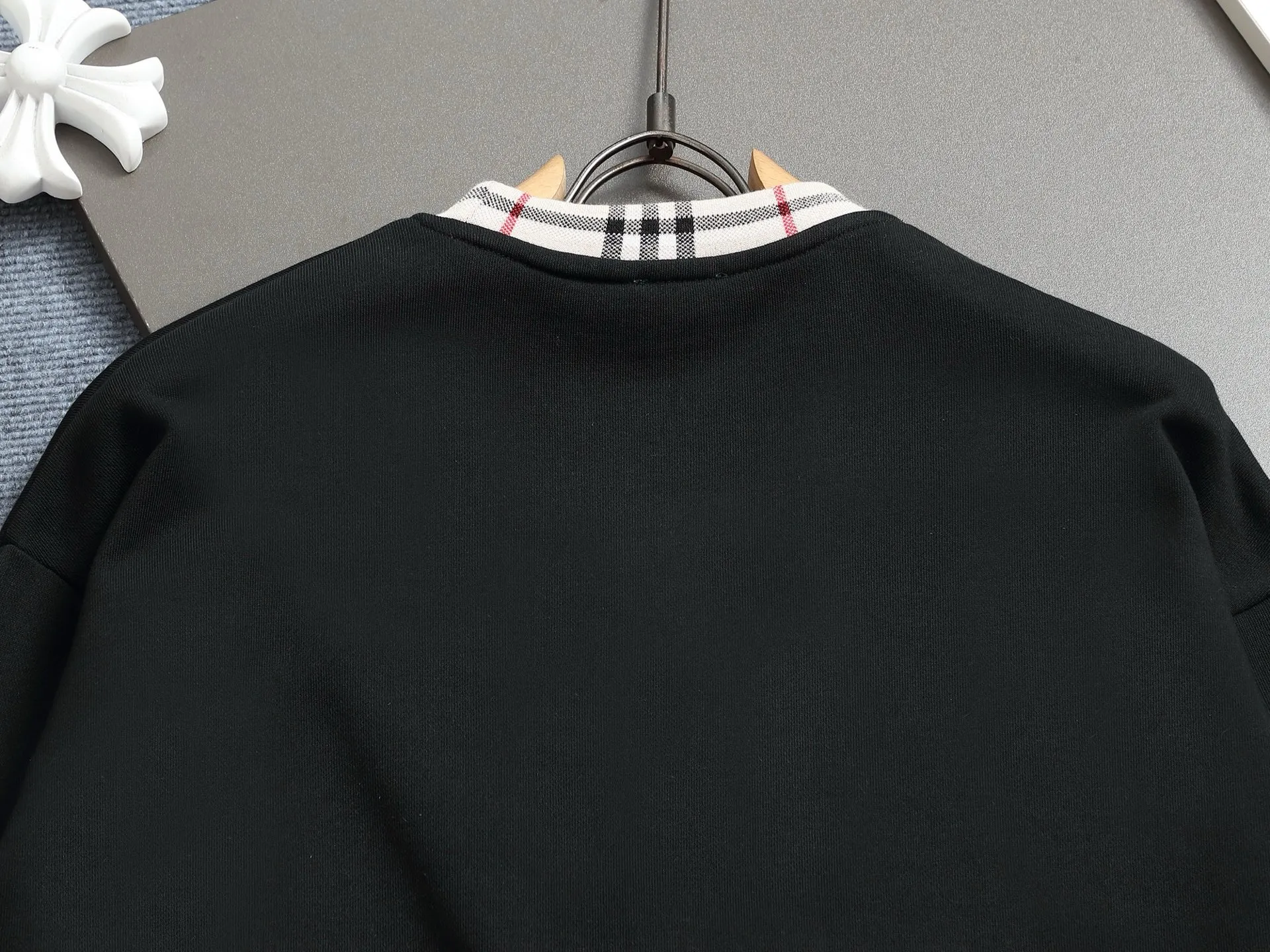 BURBERRY 420g 黒 丸首スウェットシャツ - 画像 (11)