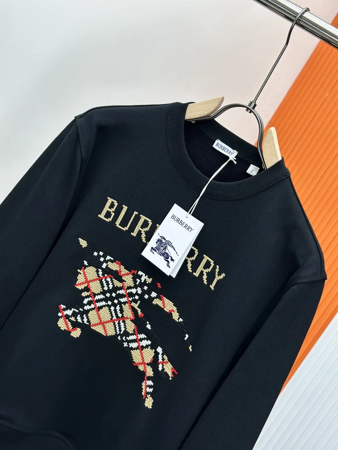 Burberry ブラック クロスステッチの軍馬 長袖スウェット - 画像 (7)