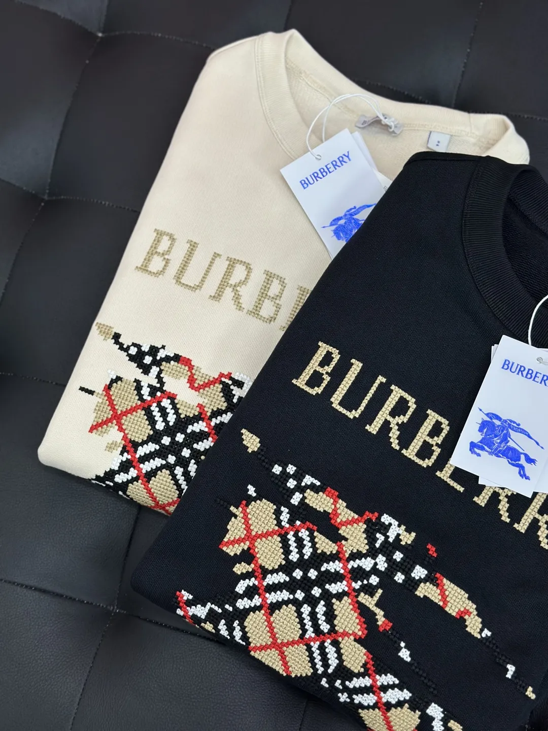 Burberry ブラック クロスステッチの軍馬 長袖スウェット - 画像 (9)