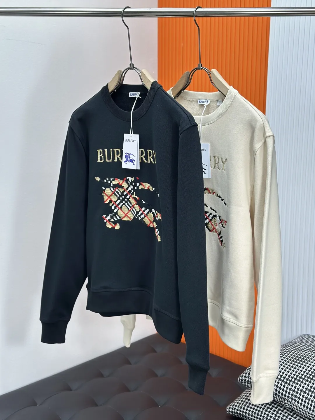 Burberry ブラック クロスステッチの軍馬 長袖スウェット - 画像 (11)