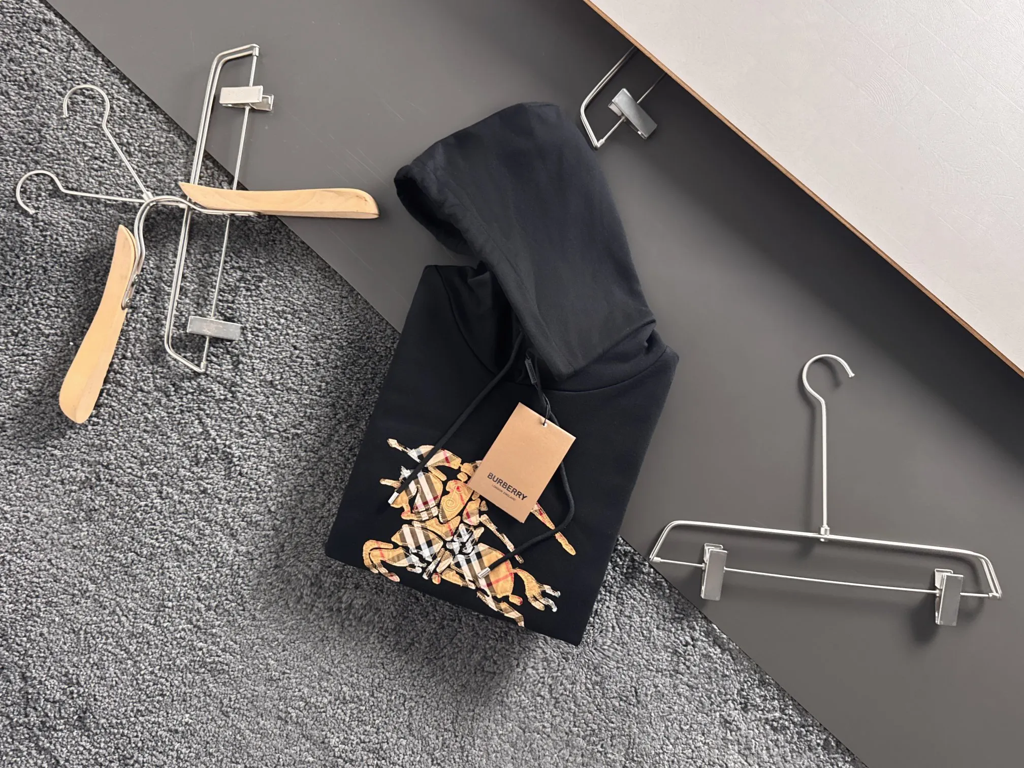 バーバリーブラック軍馬の拍車フード付きスウェット - 画像 (3)