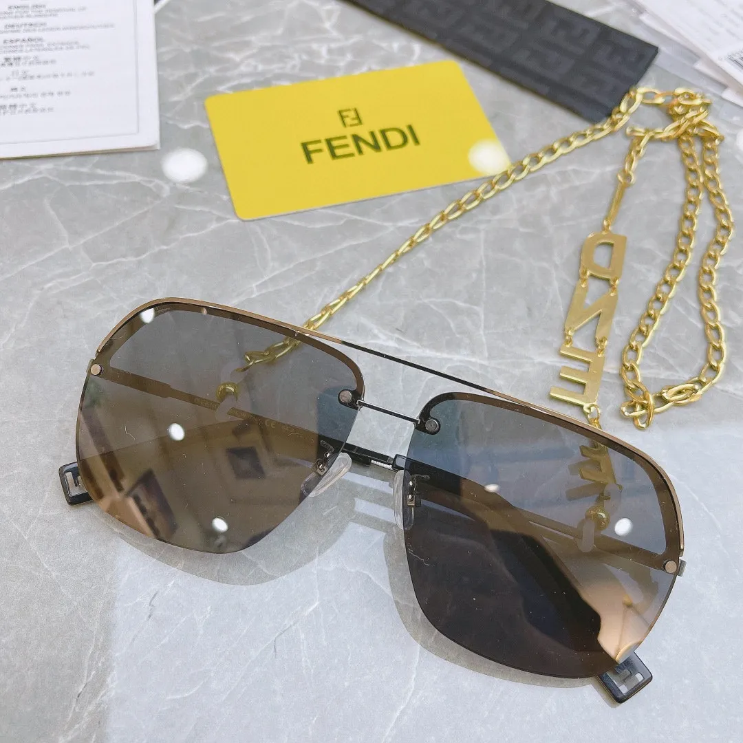 FENDI新作黒サングラスファッションチェーン
