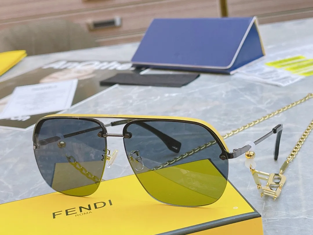 FENDI新作黒アークサングラスファッション