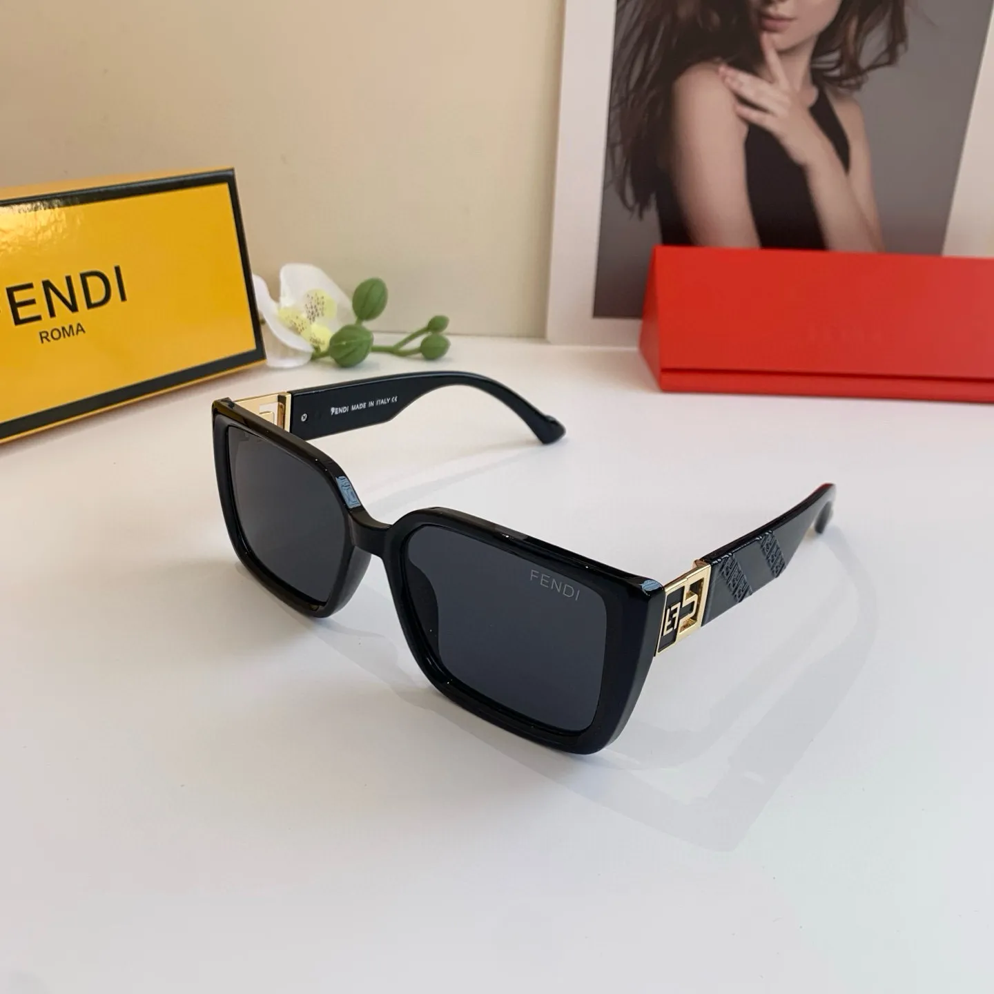 FENDI新作黒サングラスファッションモデル - 画像 (3)