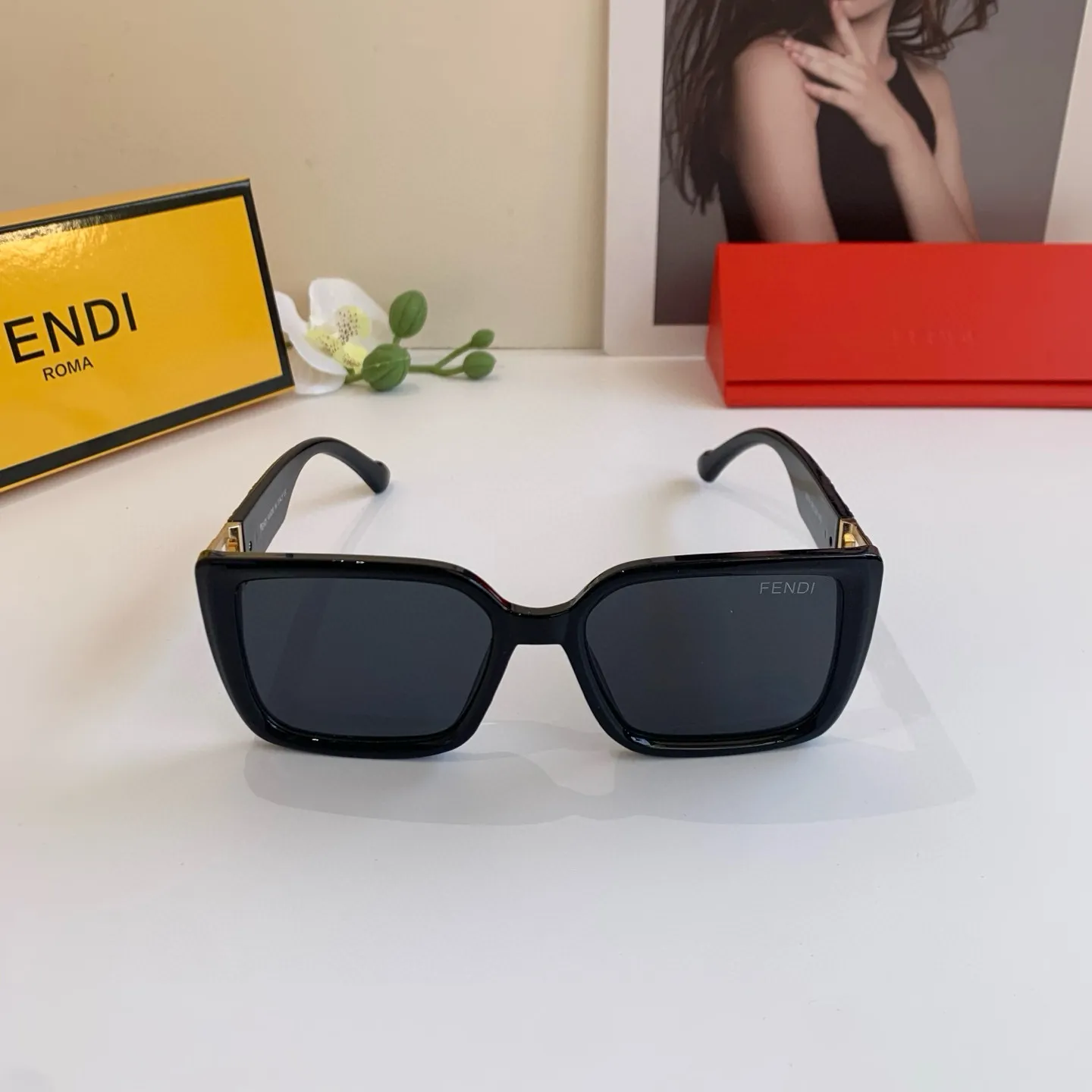 FENDI新作黒サングラスファッションモデル - 画像 (5)