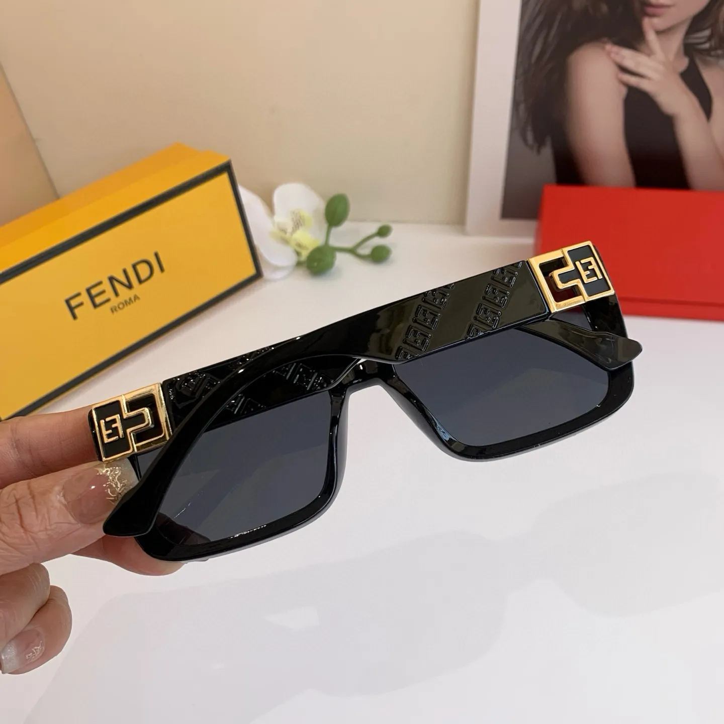 FENDI新作黒サングラスファッションモデル - 画像 (6)