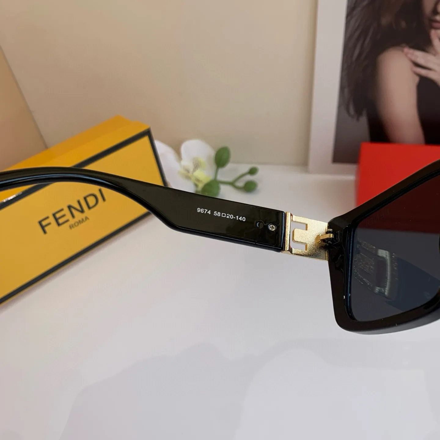 FENDI新作黒サングラスファッションモデル - 画像 (7)