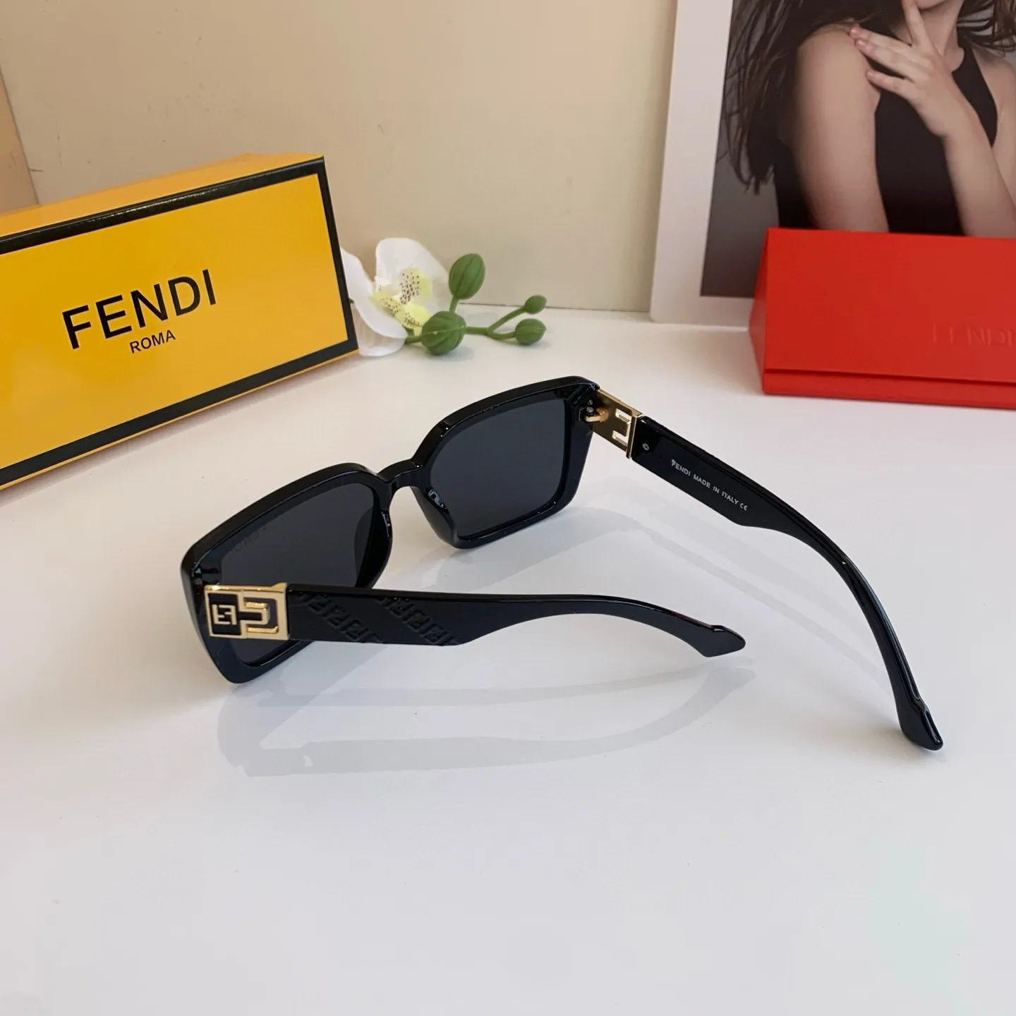 FENDI新作黒サングラスファッションモデル - 画像 (8)