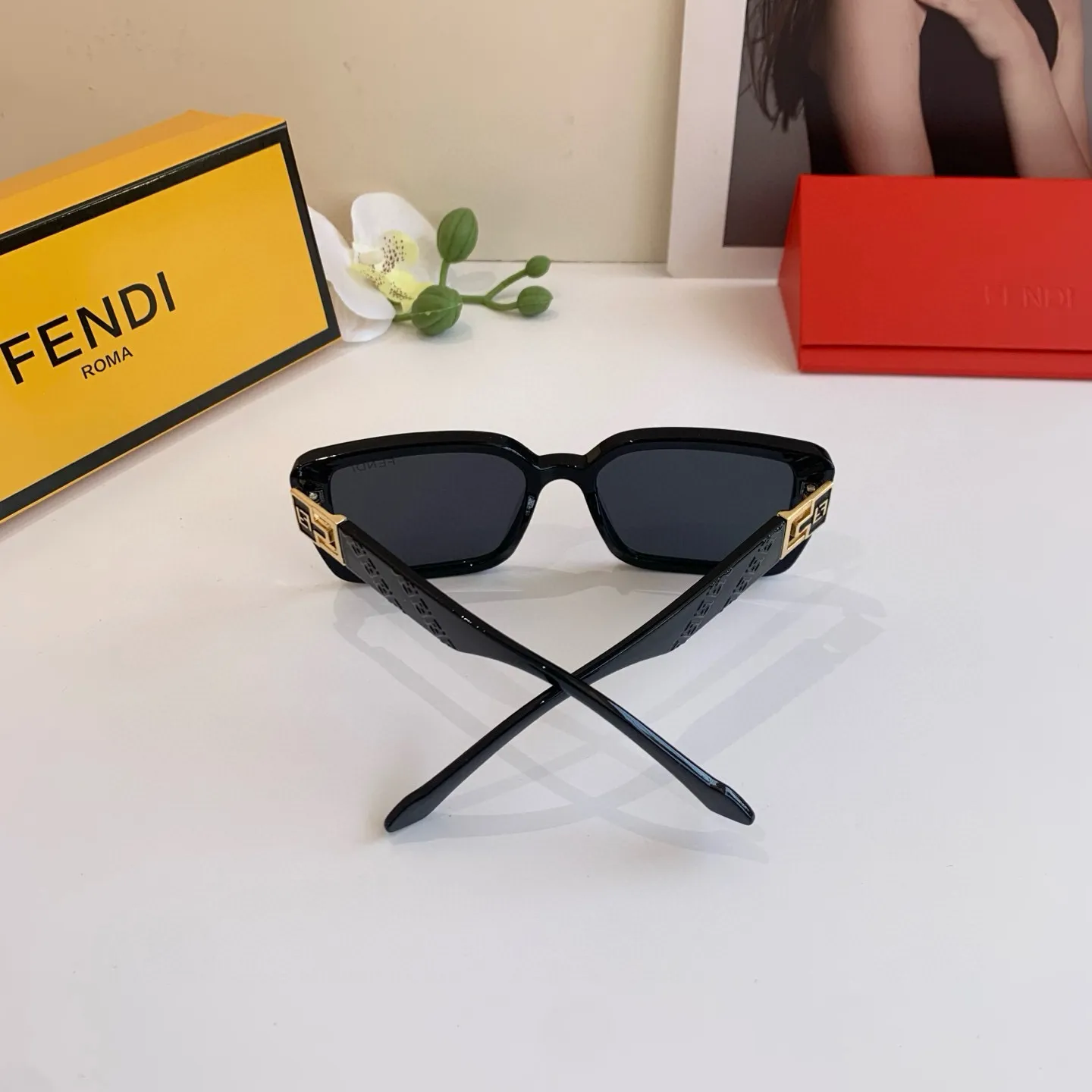 FENDI新作黒サングラスファッションモデル - 画像 (9)